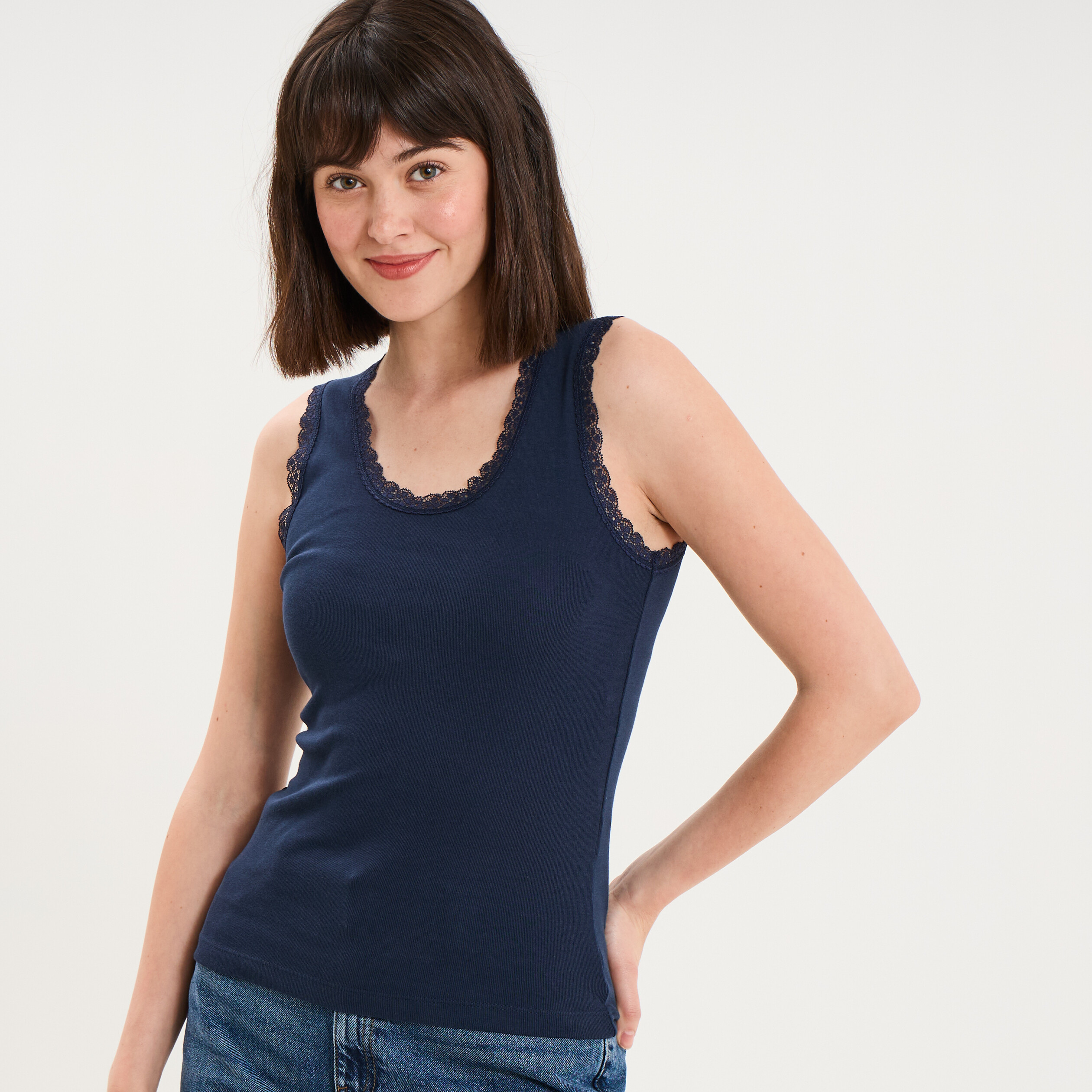 D&eacute;bardeur coton bords dentelle bleu marine femme