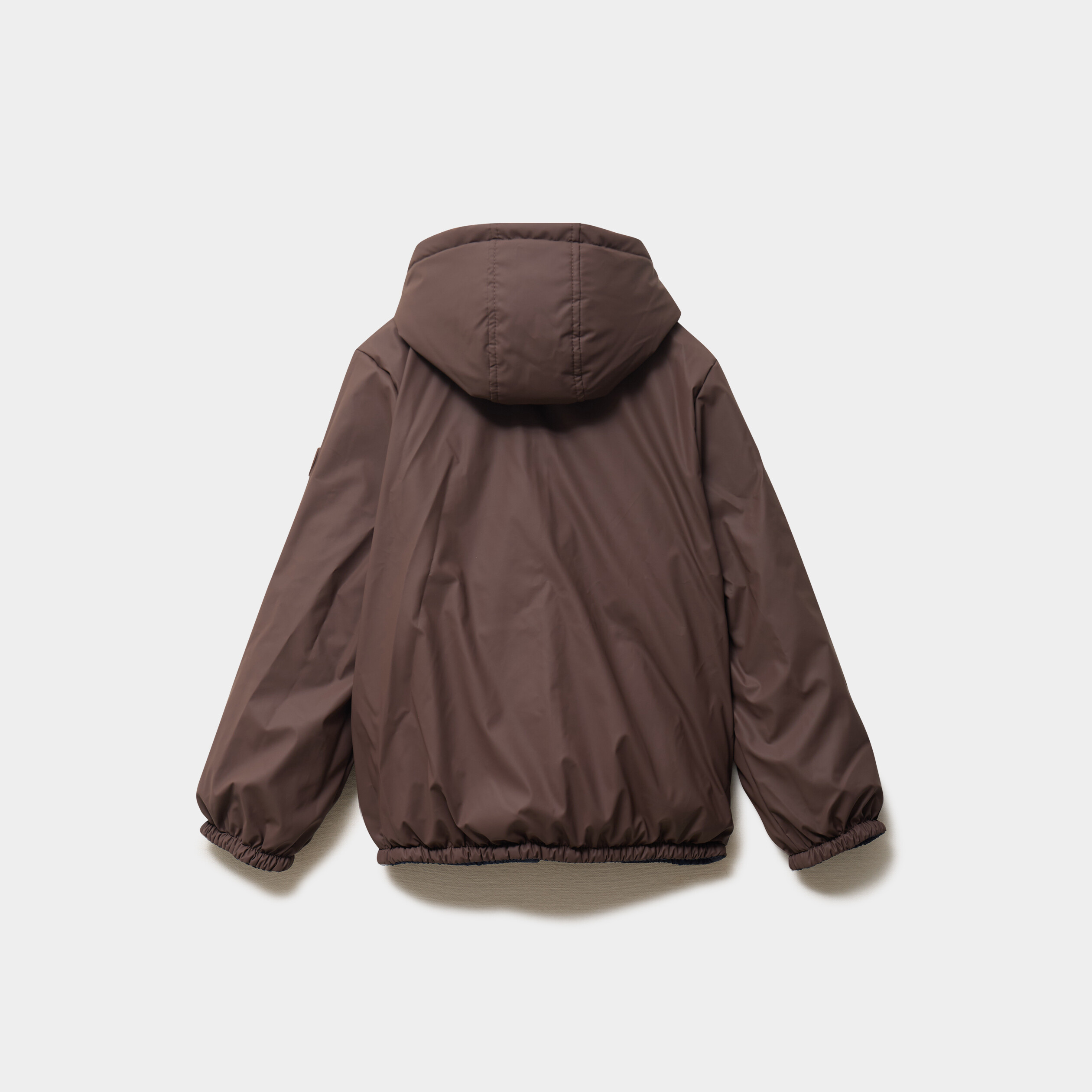 Blouson d&eacute;perlant r&eacute;versible &agrave; capuche marron fonc&eacute; gar&ccedil;on