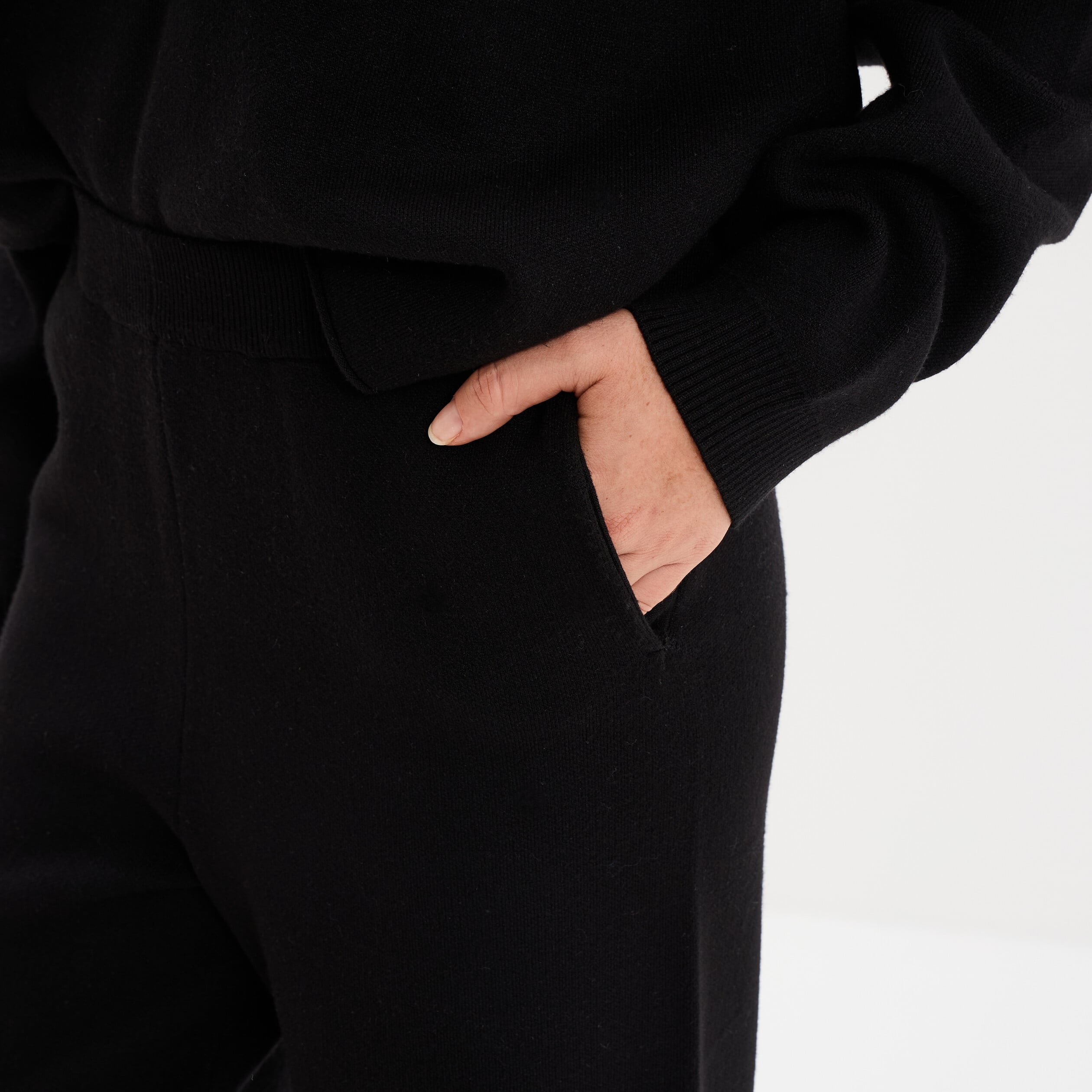 Pantalon large en maille cropped noir femme