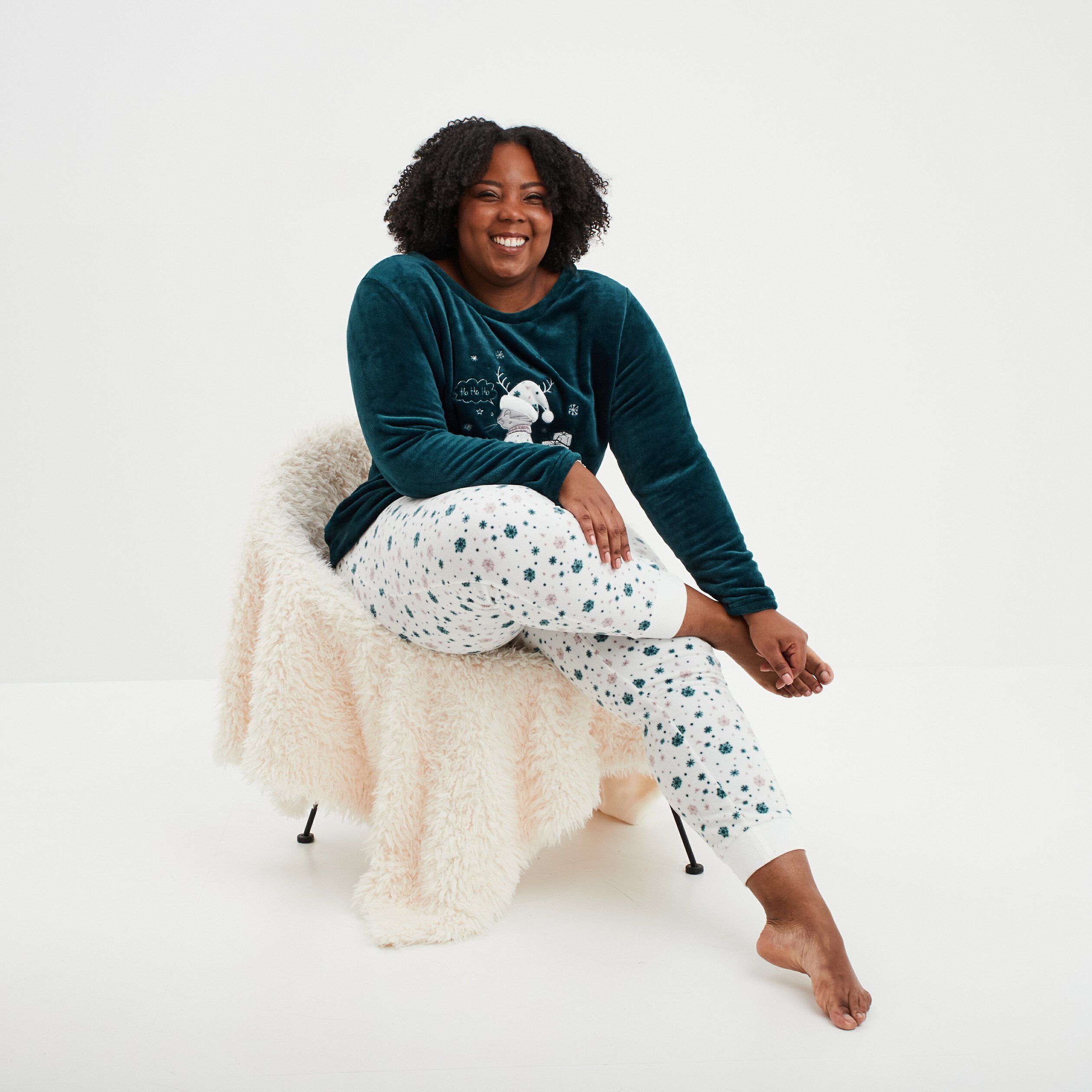 ensemble pyjama effet velours 2 pieces bleu canard femmegt Ensemble pyjama effet velours 2 pièces bleu canard femme grande taille