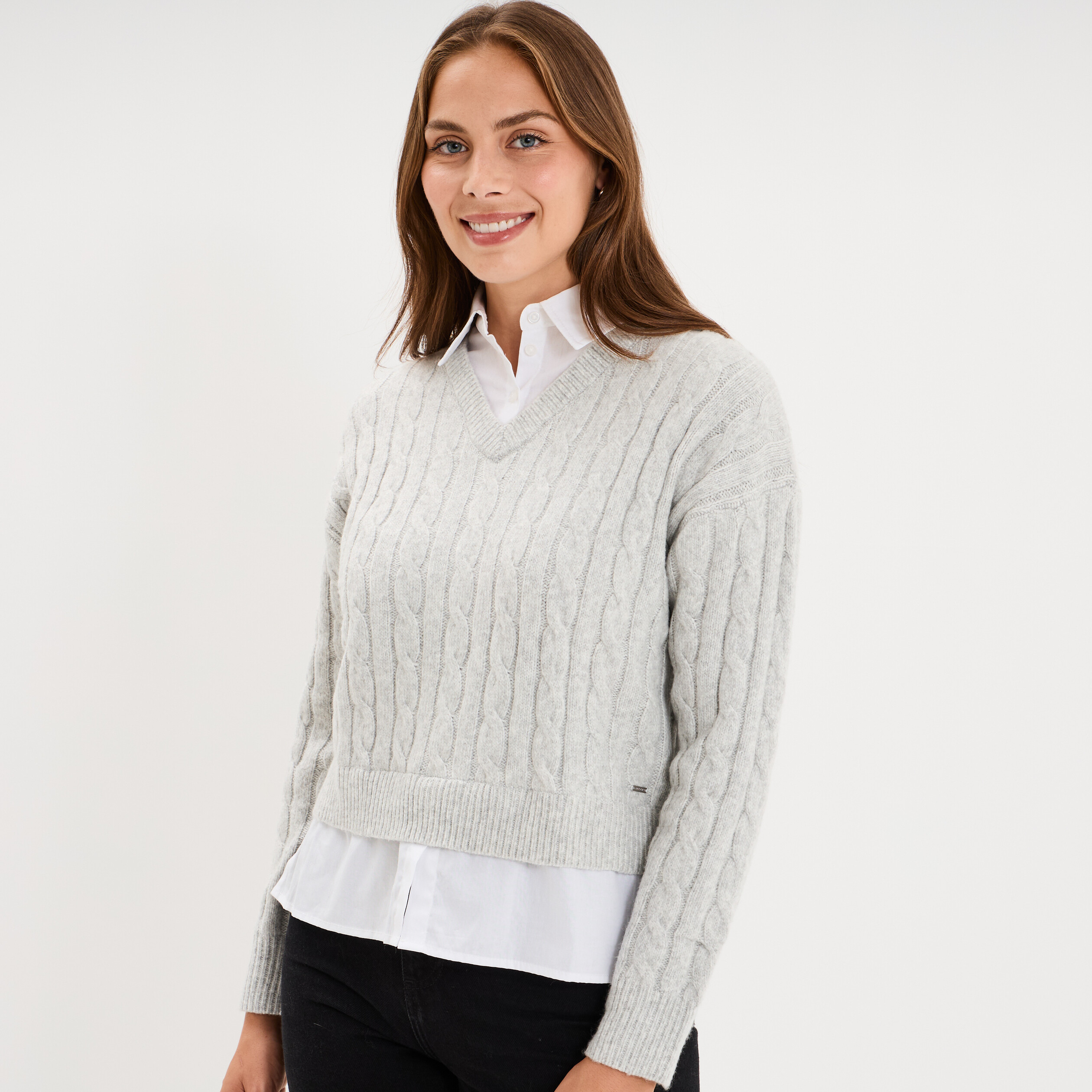 Pull torsades effet 2-en-1 chemise gris clair femme