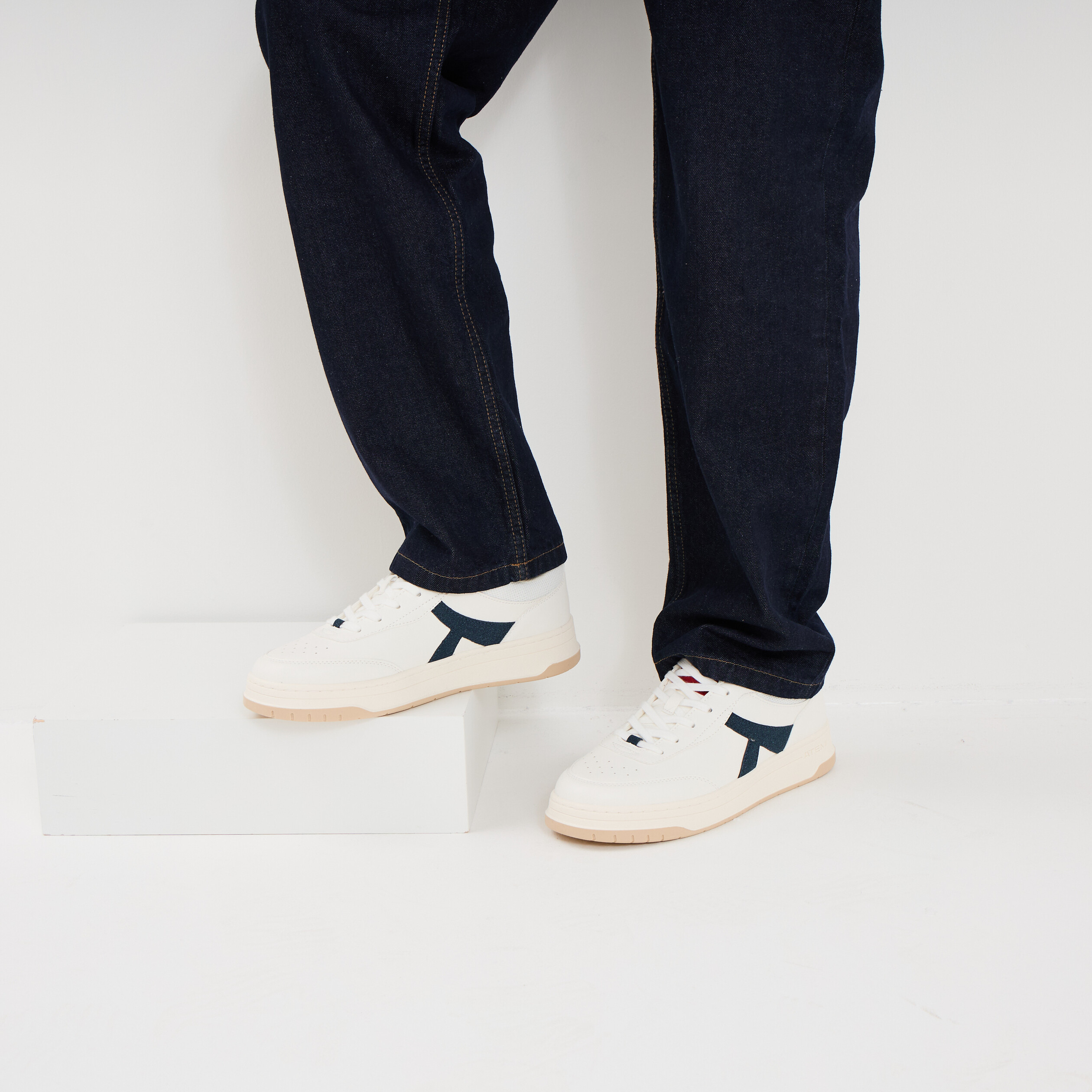 Tennis basses &agrave; lacets semelle plate multicolore homme