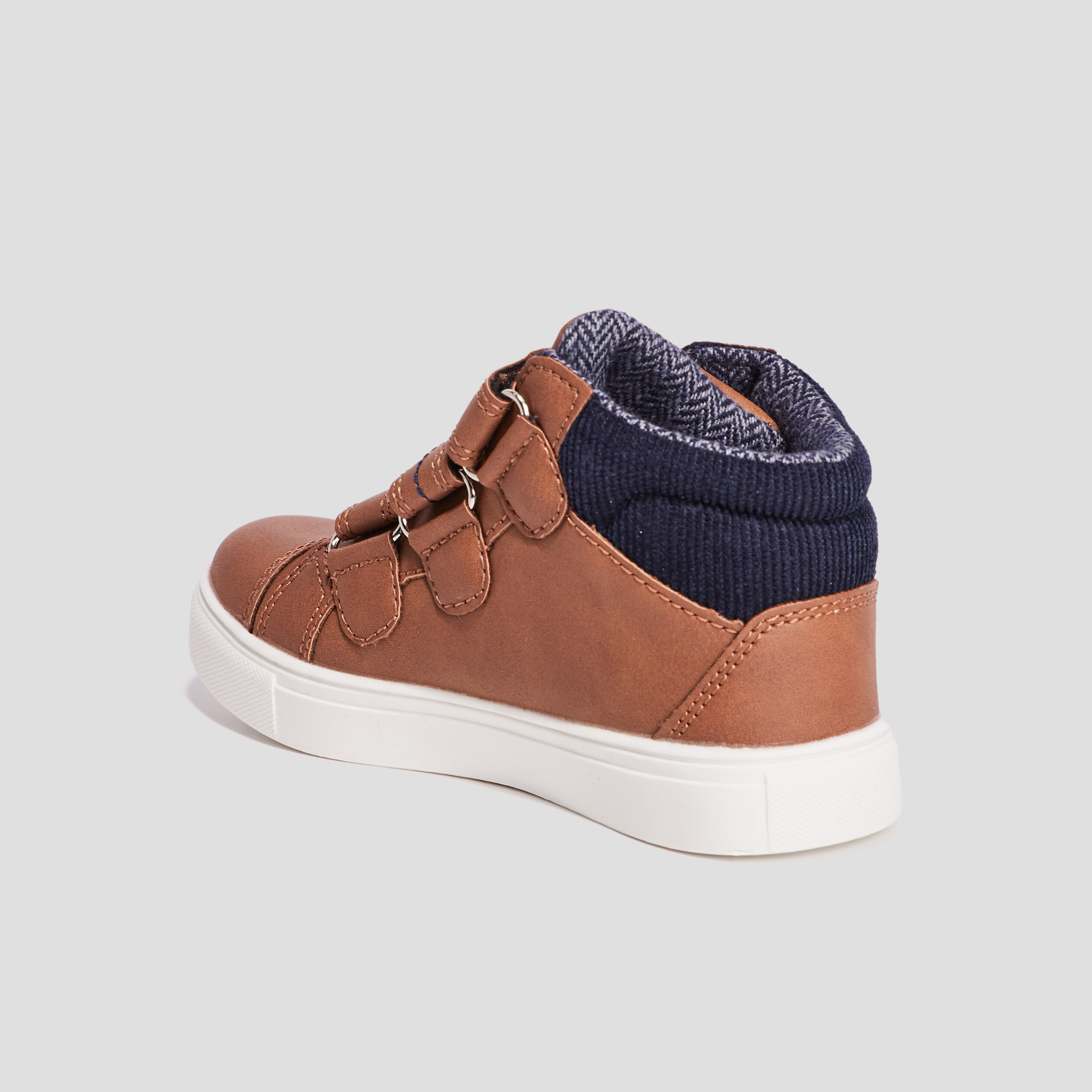baskets montantes a scratchs creeks marron garcon Baskets montantes à scratchs Creeks marron garçon