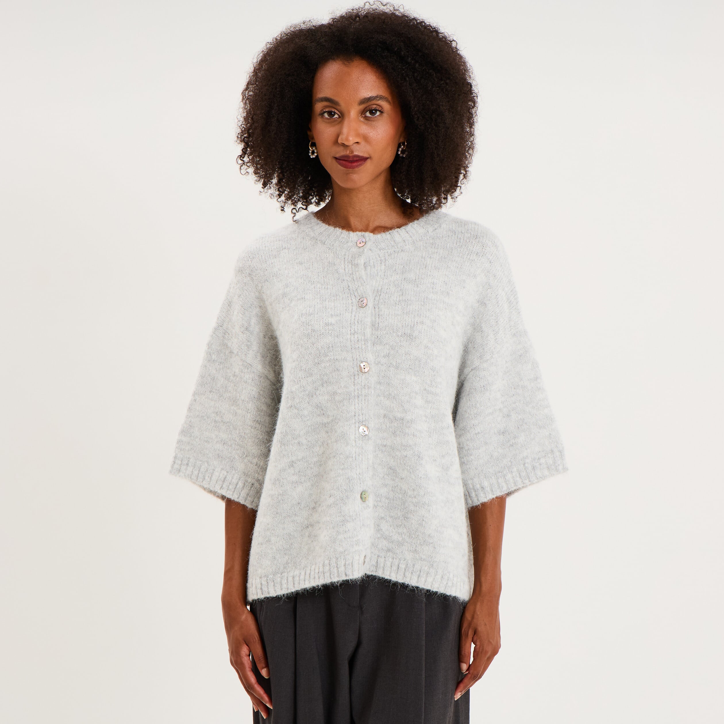 Gilet boutonn&eacute; manches courtes col rond gris clair femme