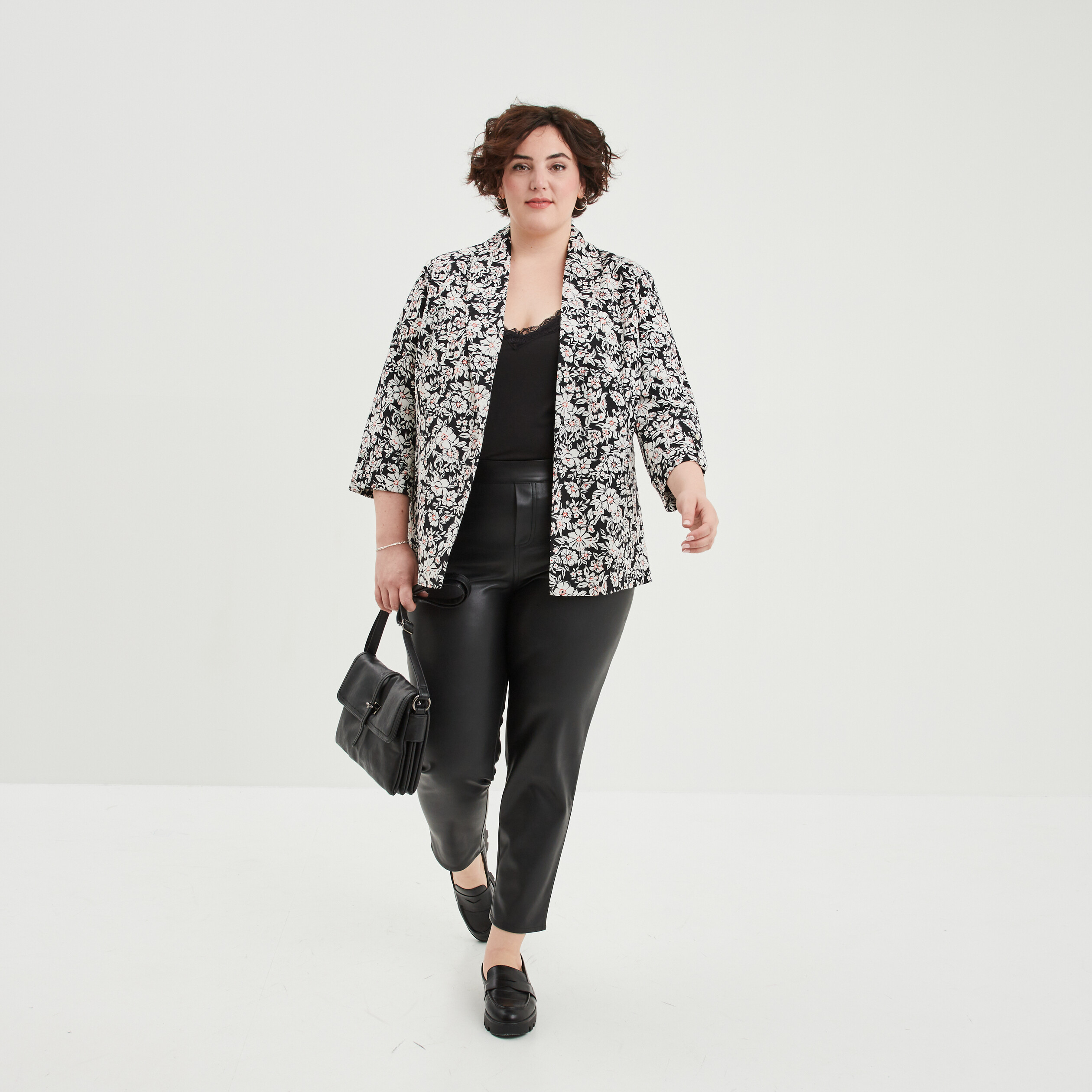 veste droite manches 34 a revers noir femmegt Veste droite manches 3/4 à revers noir femme grande taille