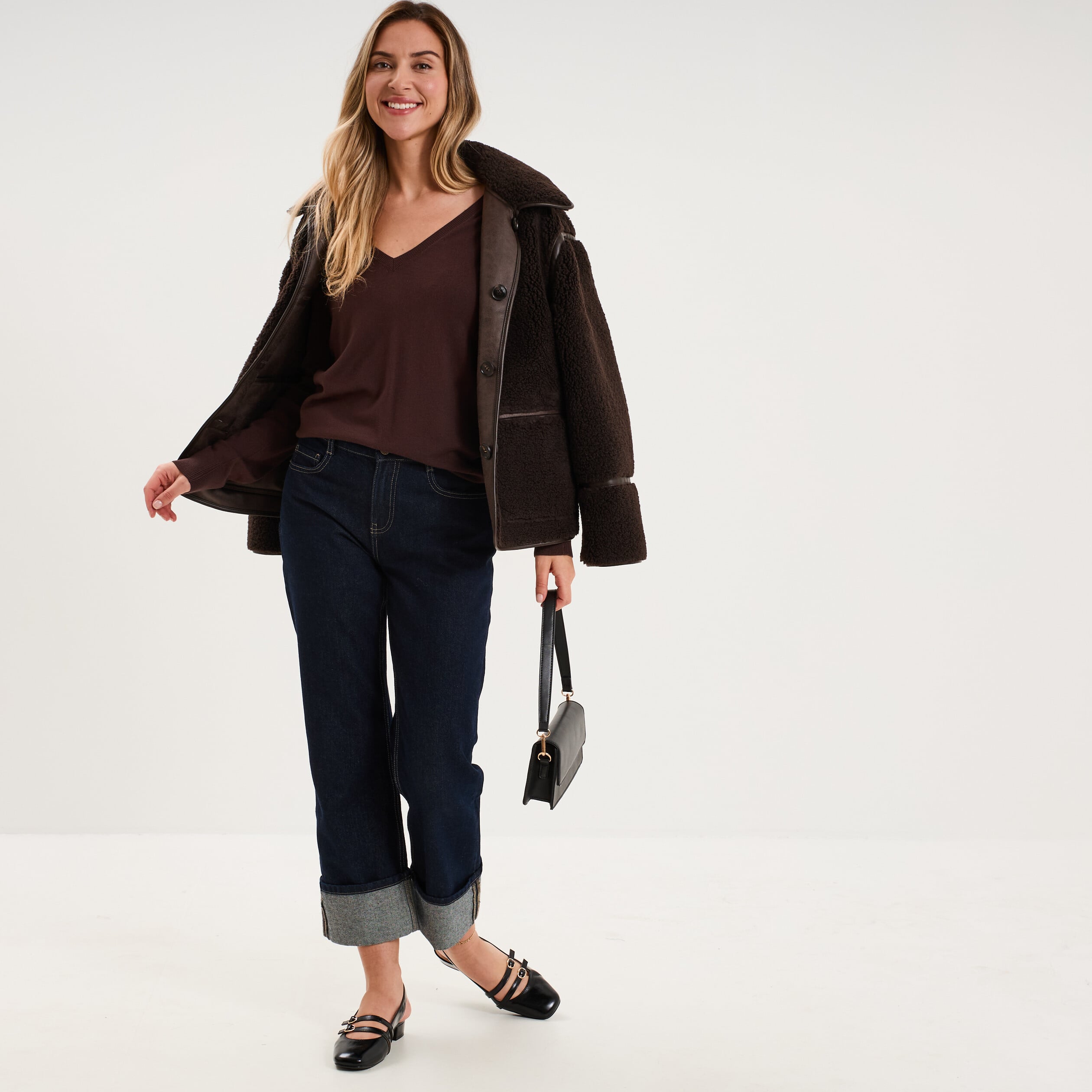 Pull col en V manches longues marron fonc&eacute; femme