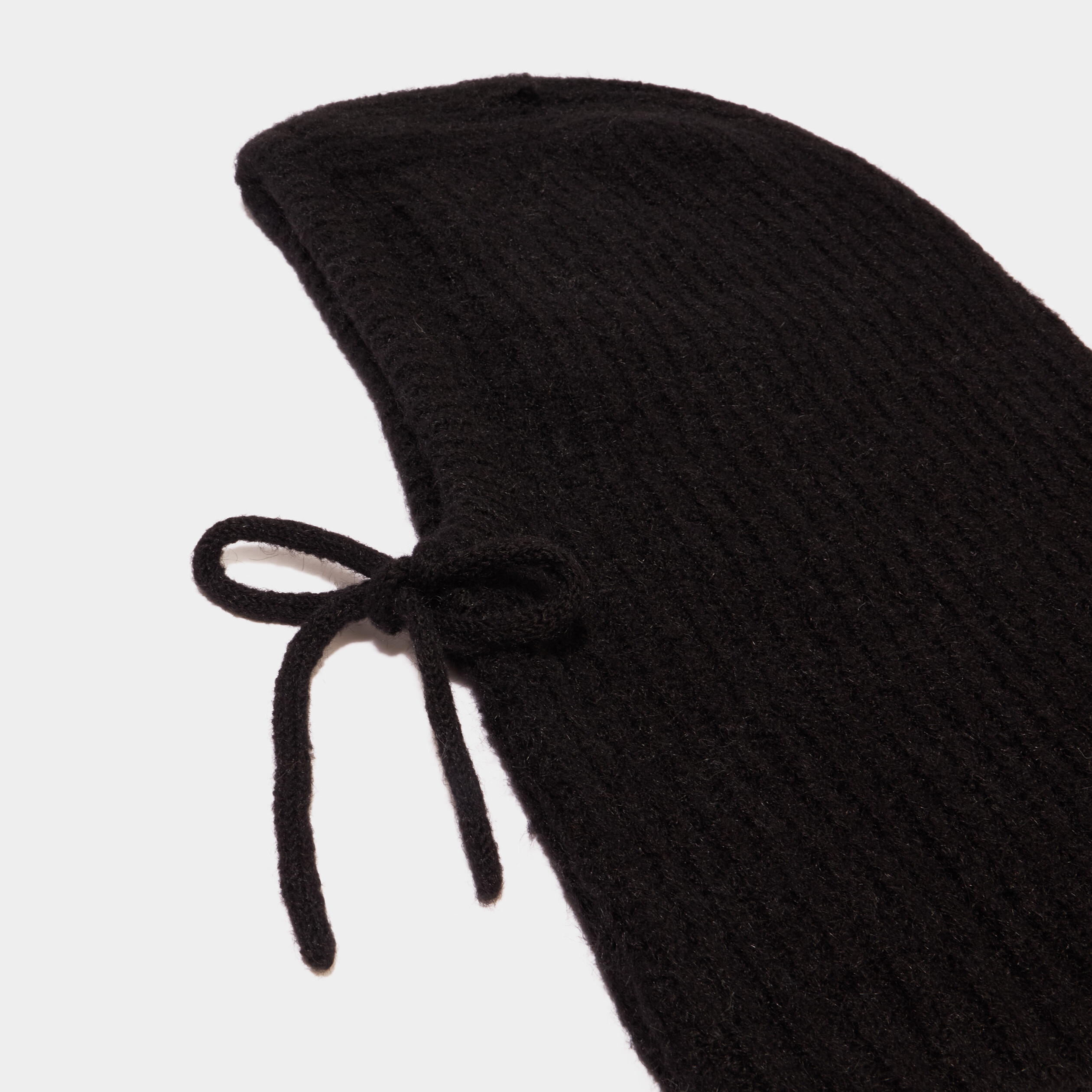 Cagoule tricot&eacute;e noir femme