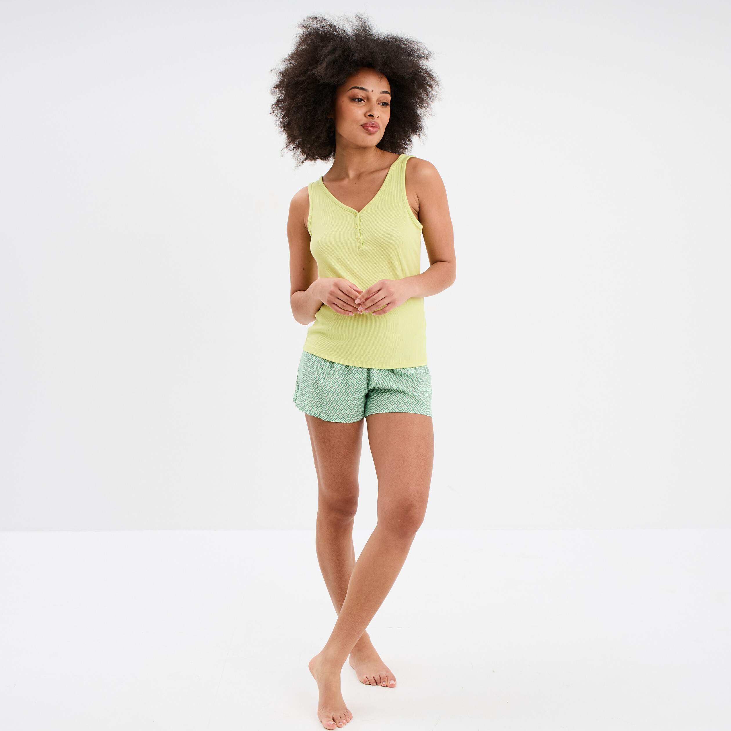 ensemble pyjama short et debardeur vert femme Ensemble pyjama short et débardeur vert femme