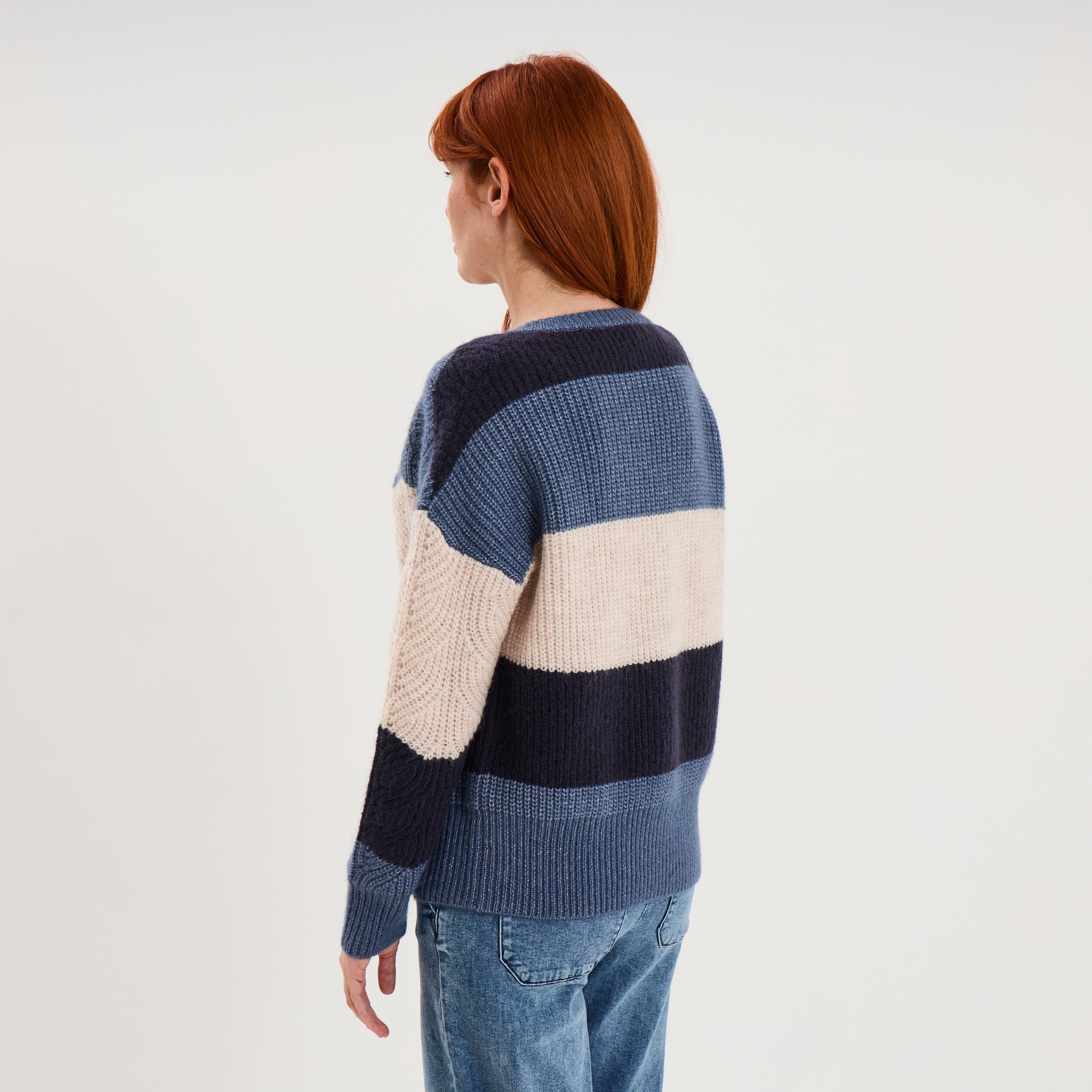 Pull col V ajour&eacute; manches longues bleu ciel femme