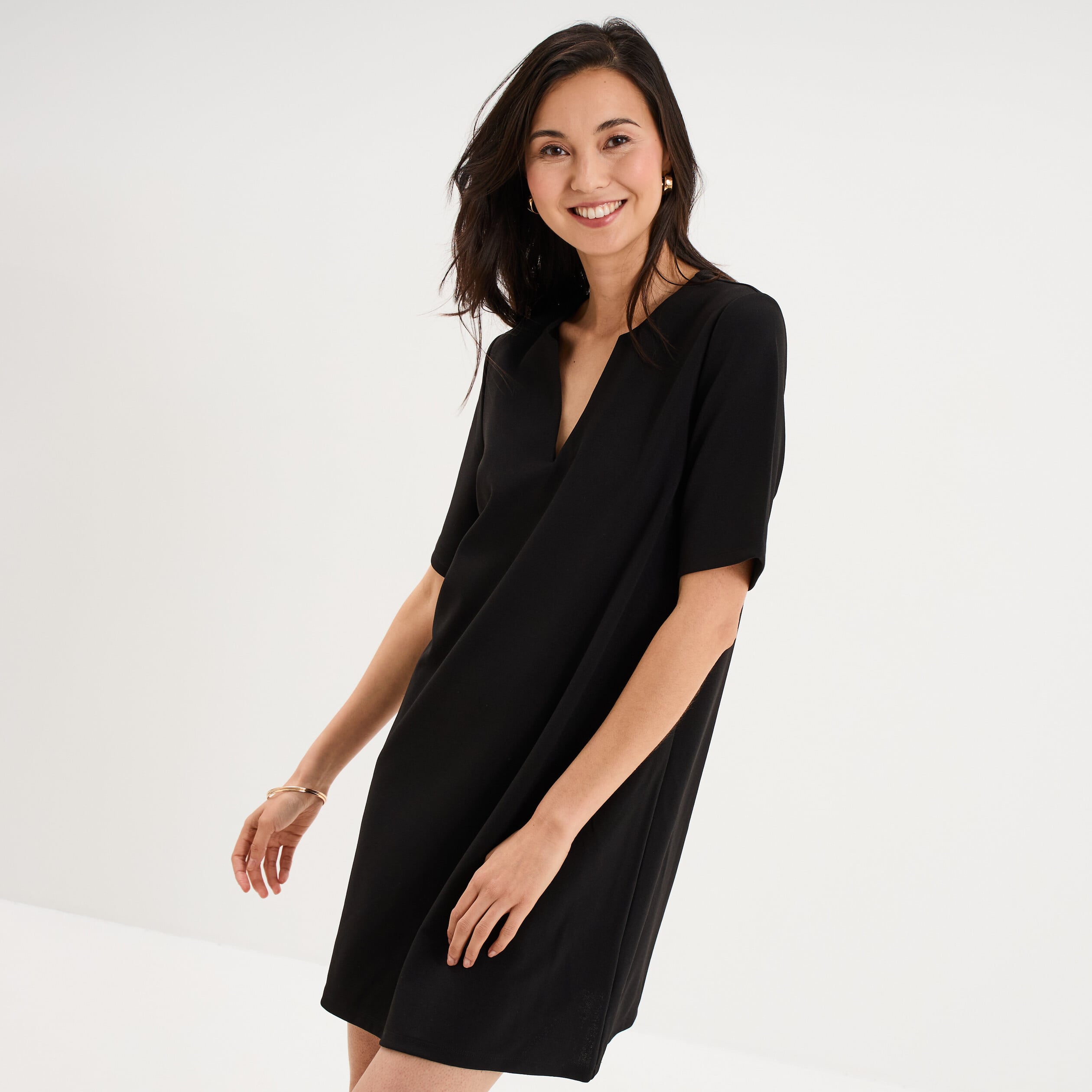 Robe courte col en V manches courtes noir femme