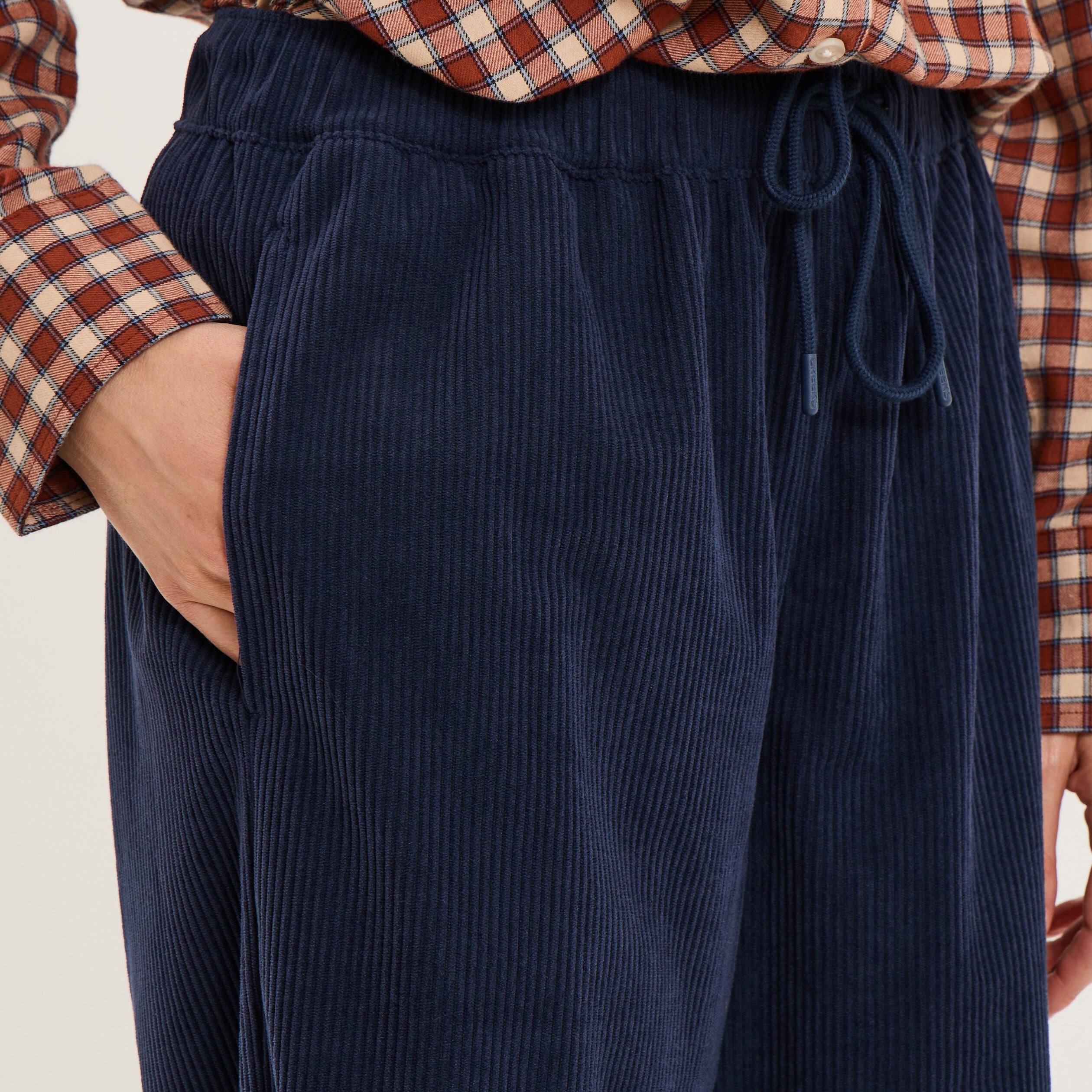 Pantalon large effet velours c&ocirc;tel&eacute; bleu marine femme