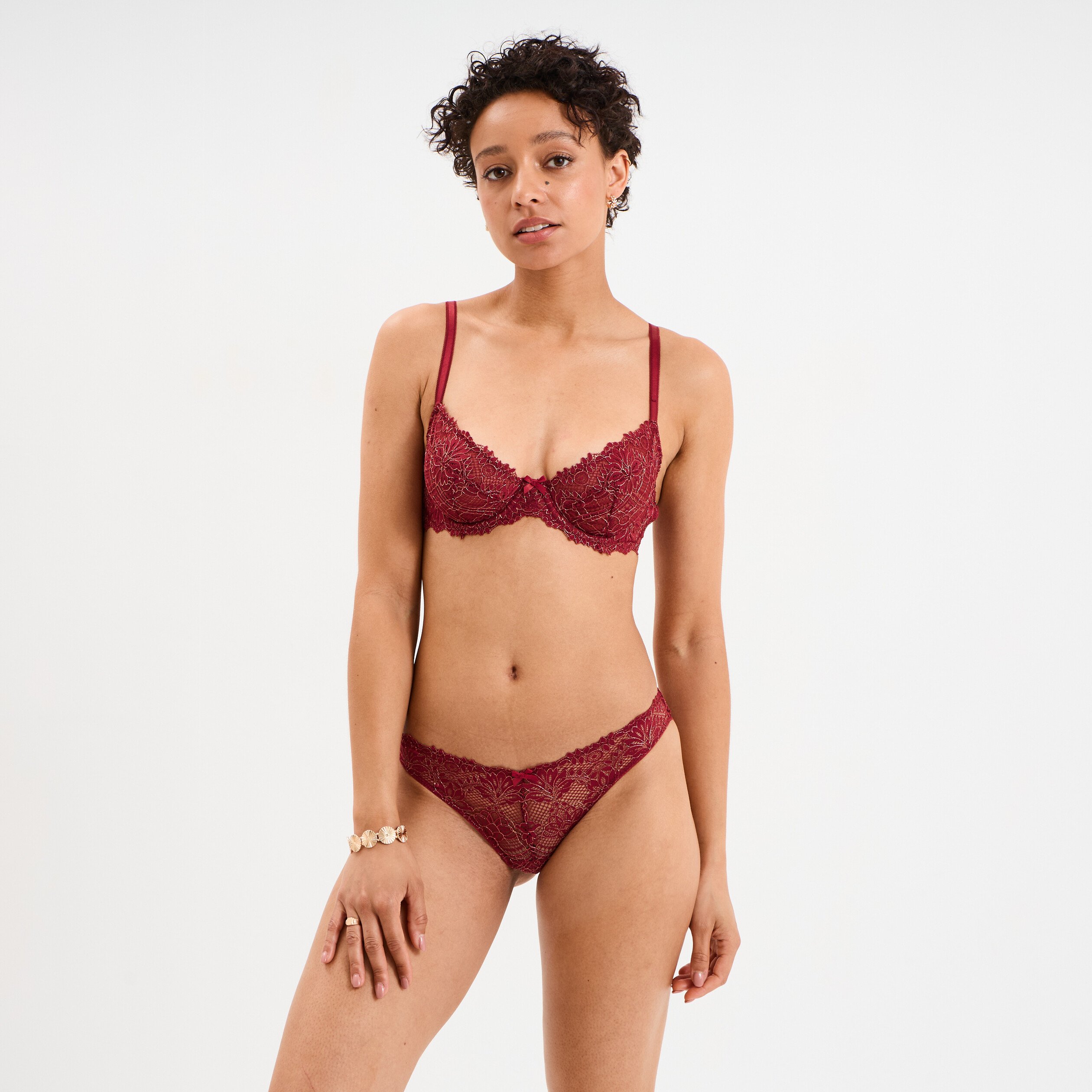 soutien gorge emboitant dentelle rouge fonce femme Soutien-gorge emboîtant dentelle rouge foncé femme