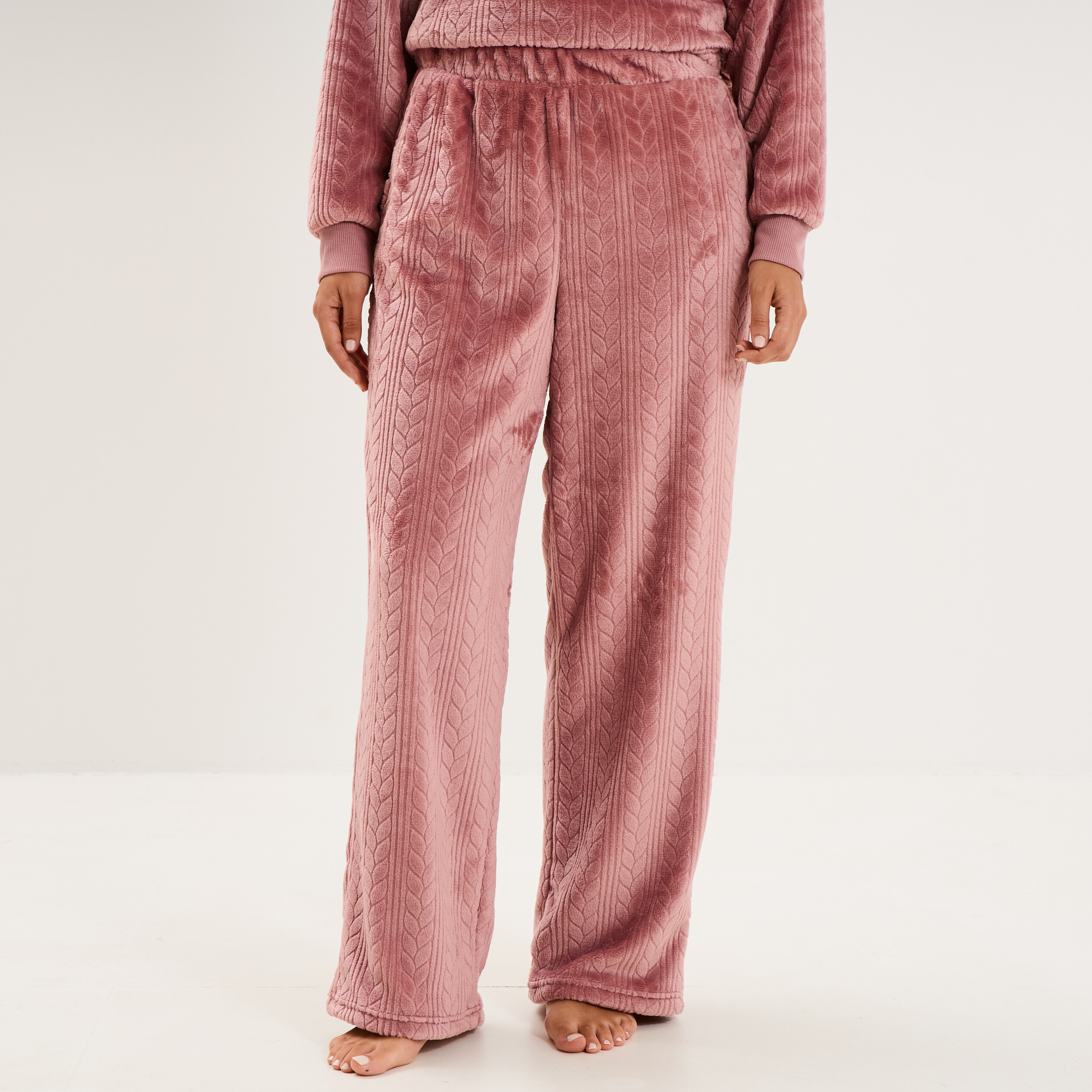 Pantalon effet polaire d&eacute;tails torsades rose framboise femme
