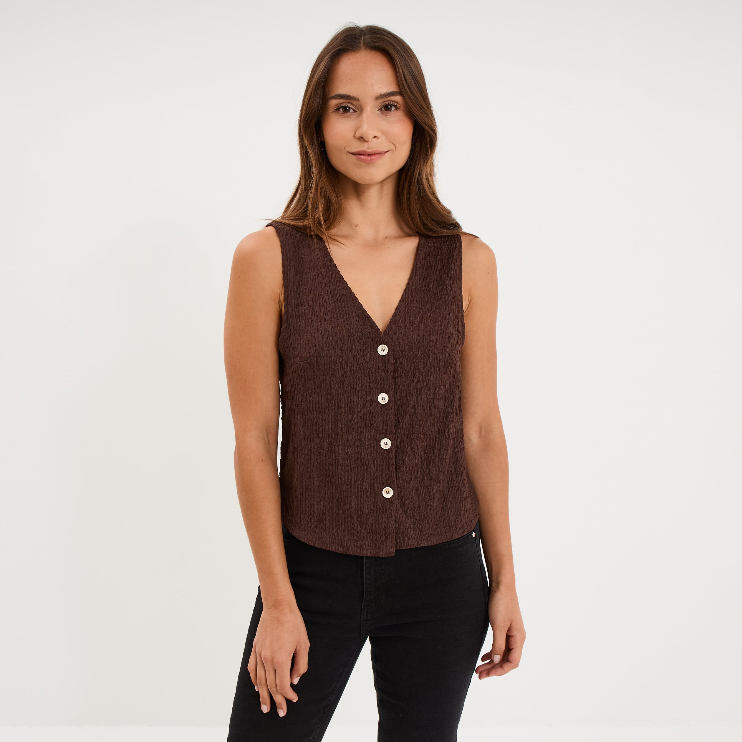 Veston gaufr&eacute; ajust&eacute; boutonn&eacute; col en V marron fonc&eacute; femme