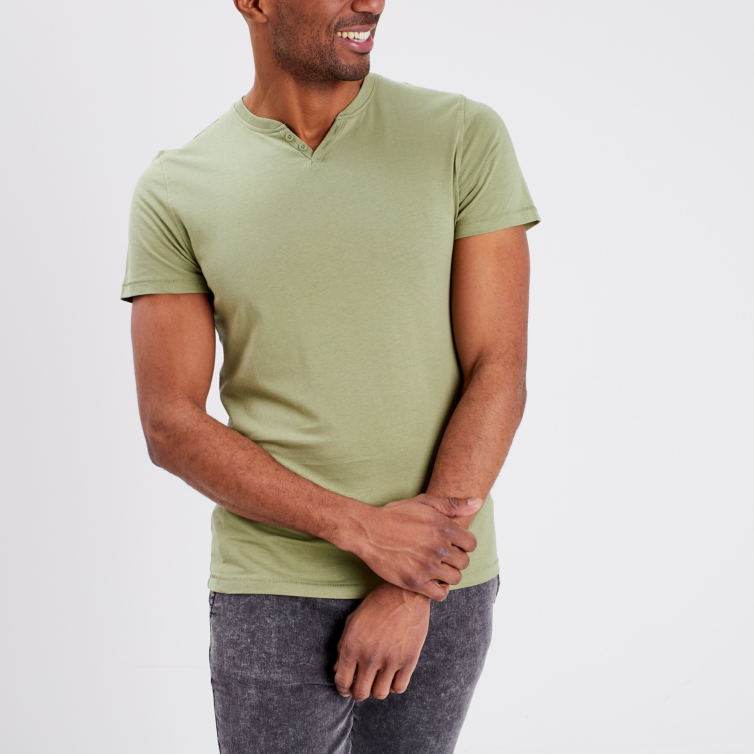 T shirt manches courtes col tunisien vert olive homme