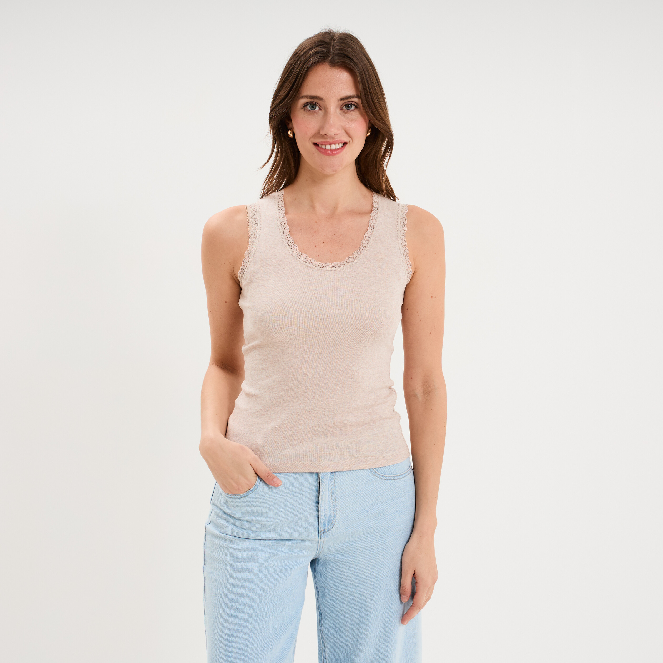 D&eacute;bardeur coton bords dentelle beige femme