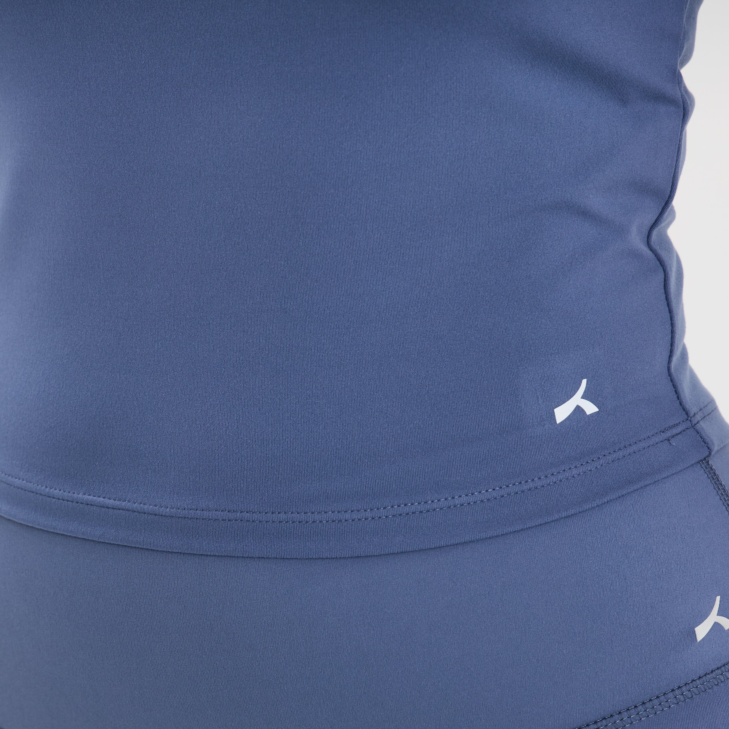 T-shirt de sport court ajust&eacute; bleu fonc&eacute; femme