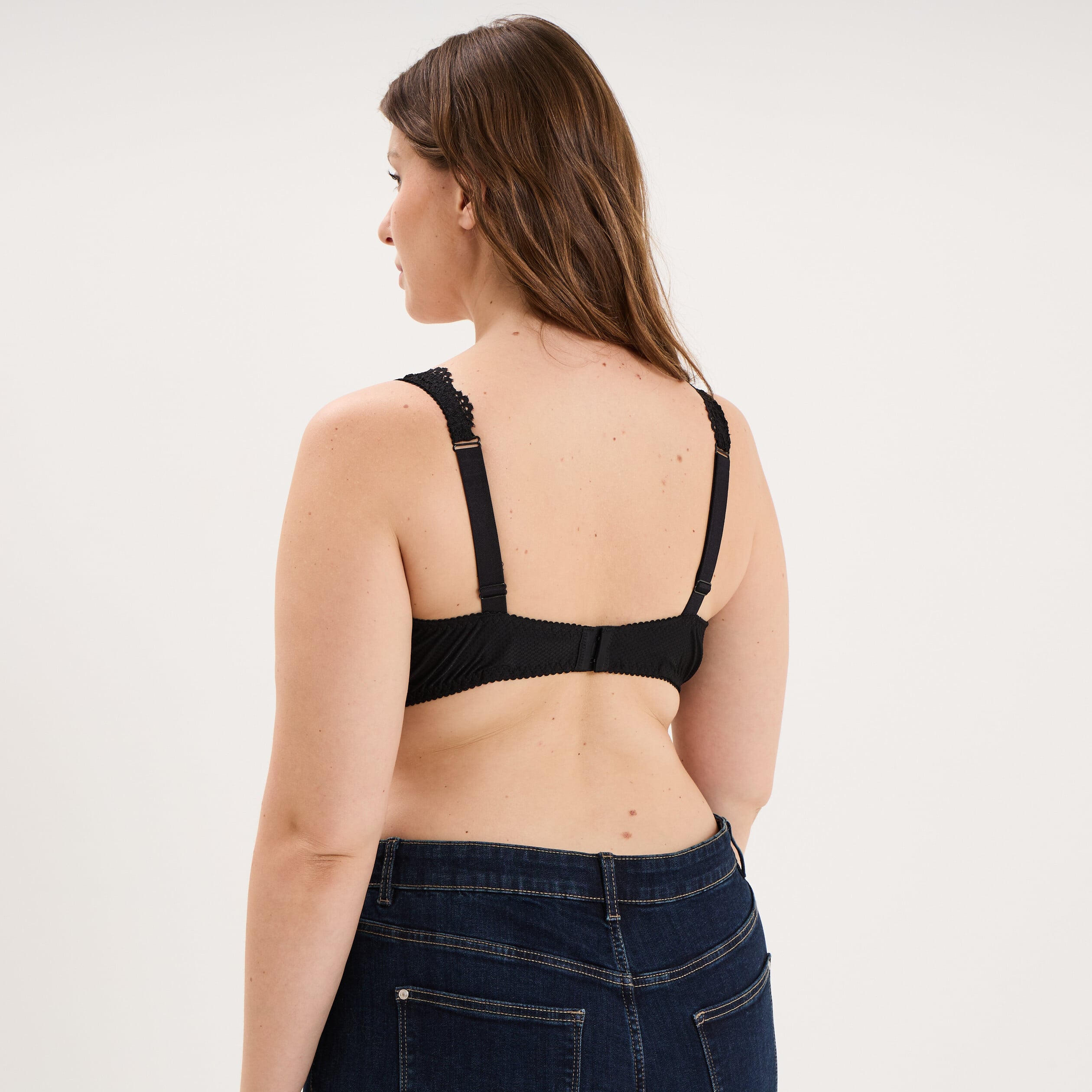 Soutien-gorge corbeille dentelle noir femme grande taille