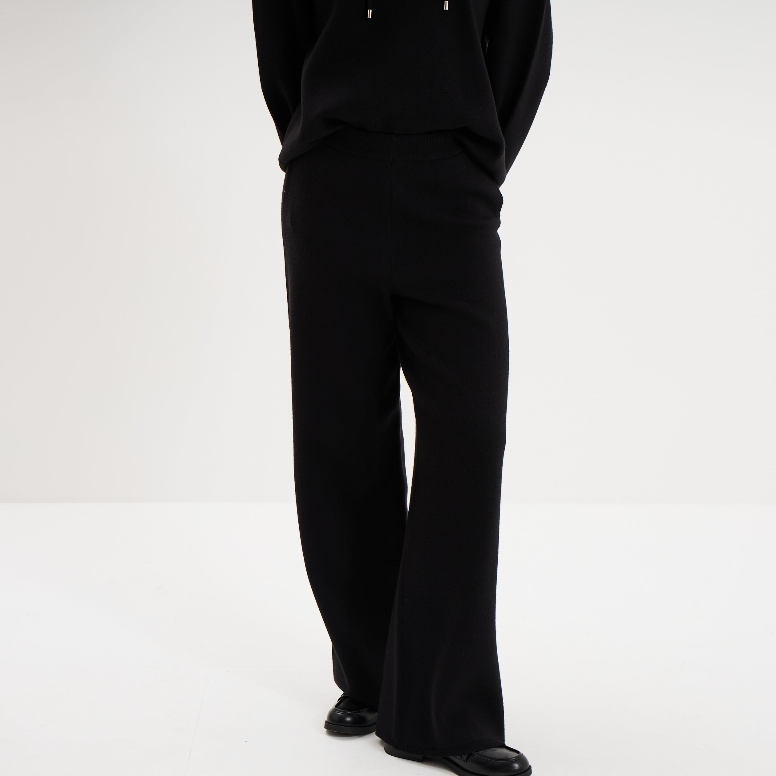 Pantalon large en maille cropped noir femme