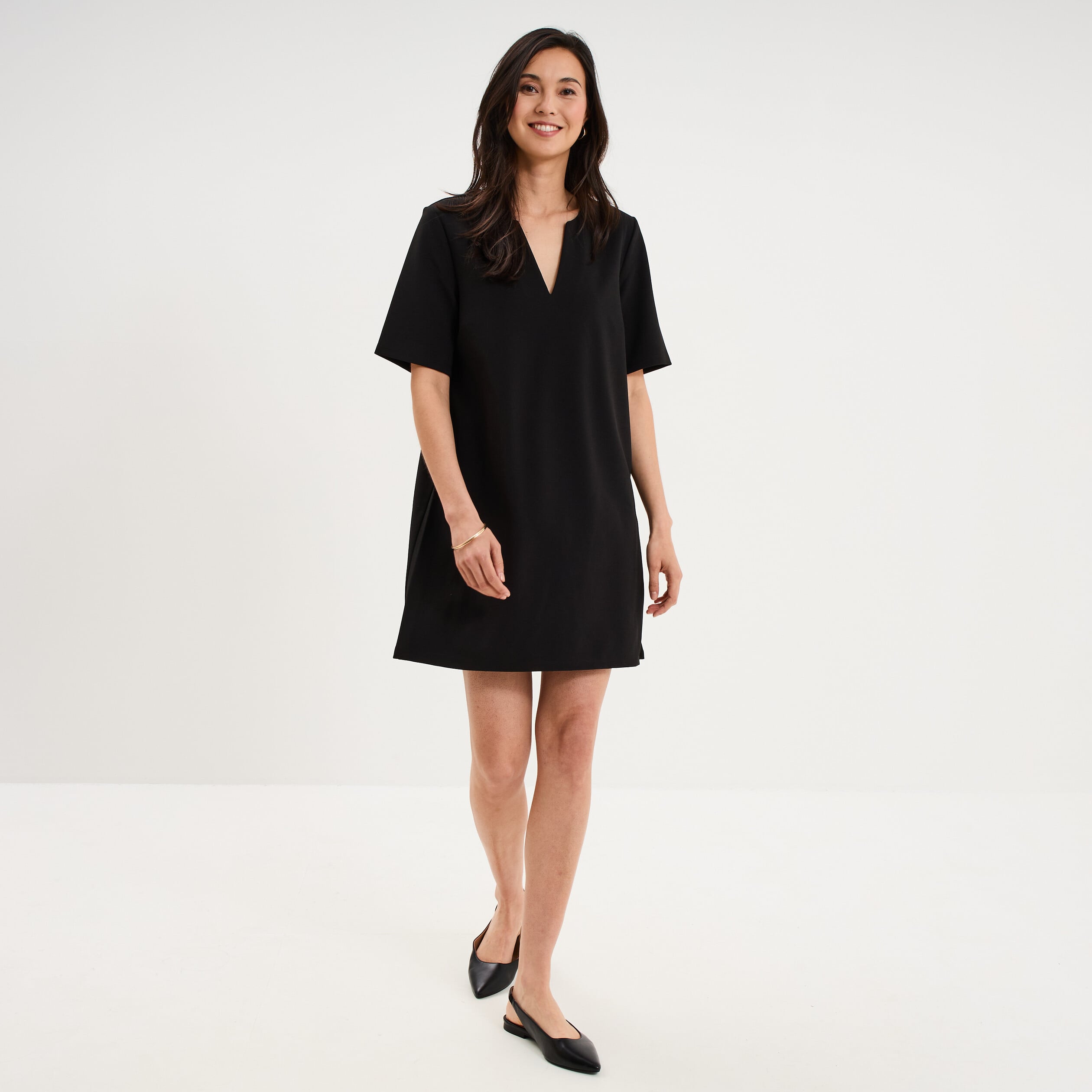 Robe courte col en V manches courtes noir femme