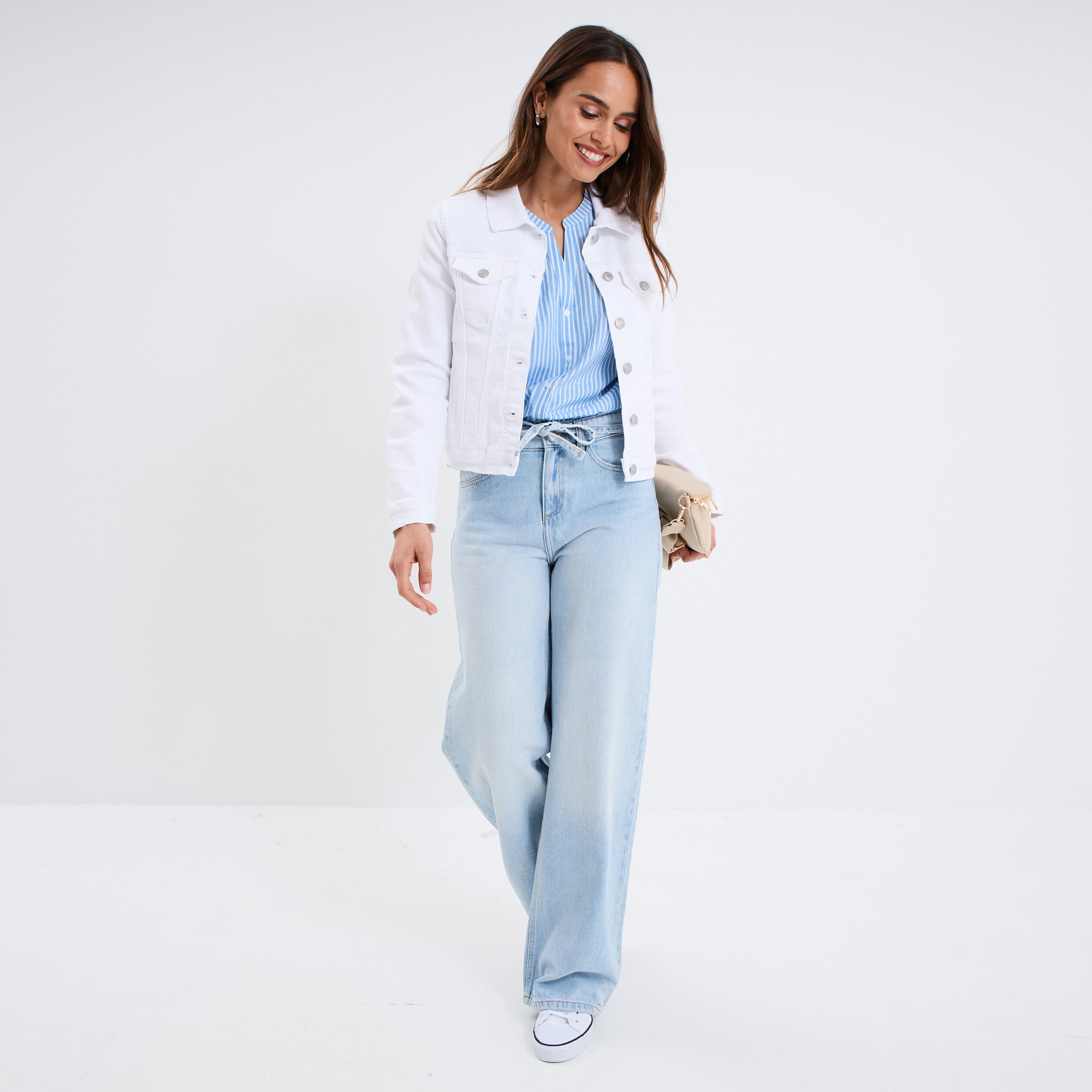 Veste en jean ajust&eacute;e boutonn&eacute;e denim blanc femme