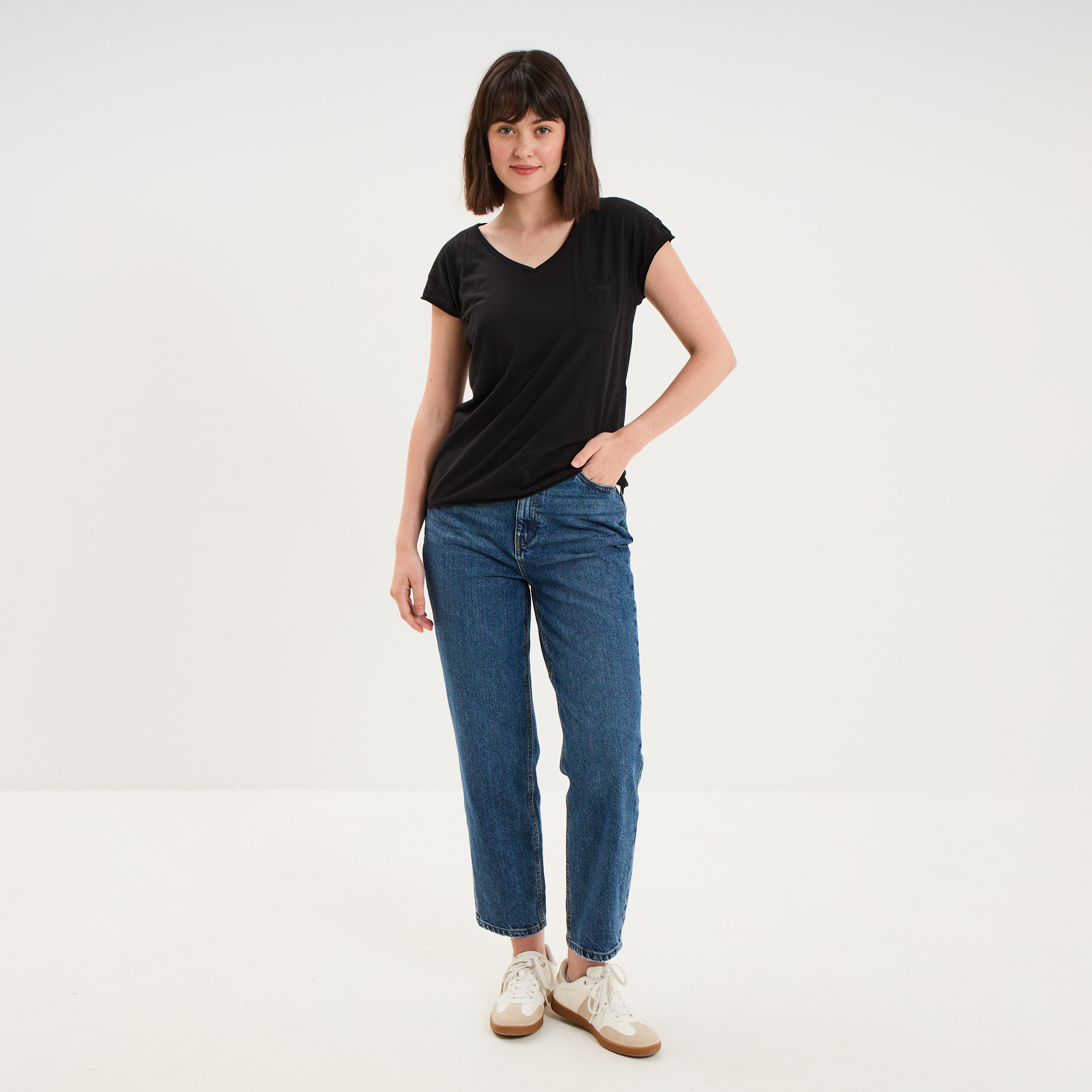 T-shirt col v poche poitrine noir femme