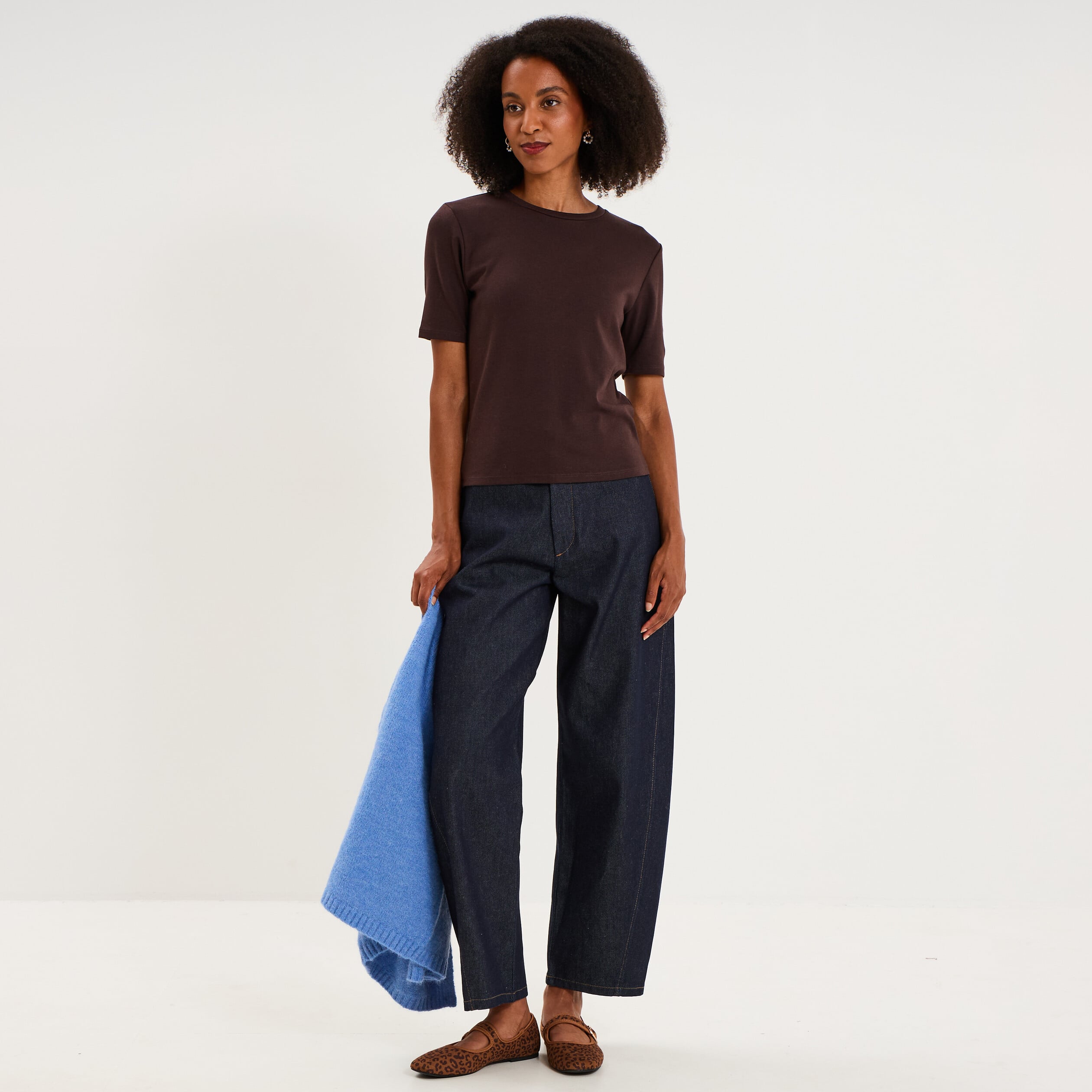 T-shirt col rond manches courtes ajust&eacute; marron fonc&eacute; femme