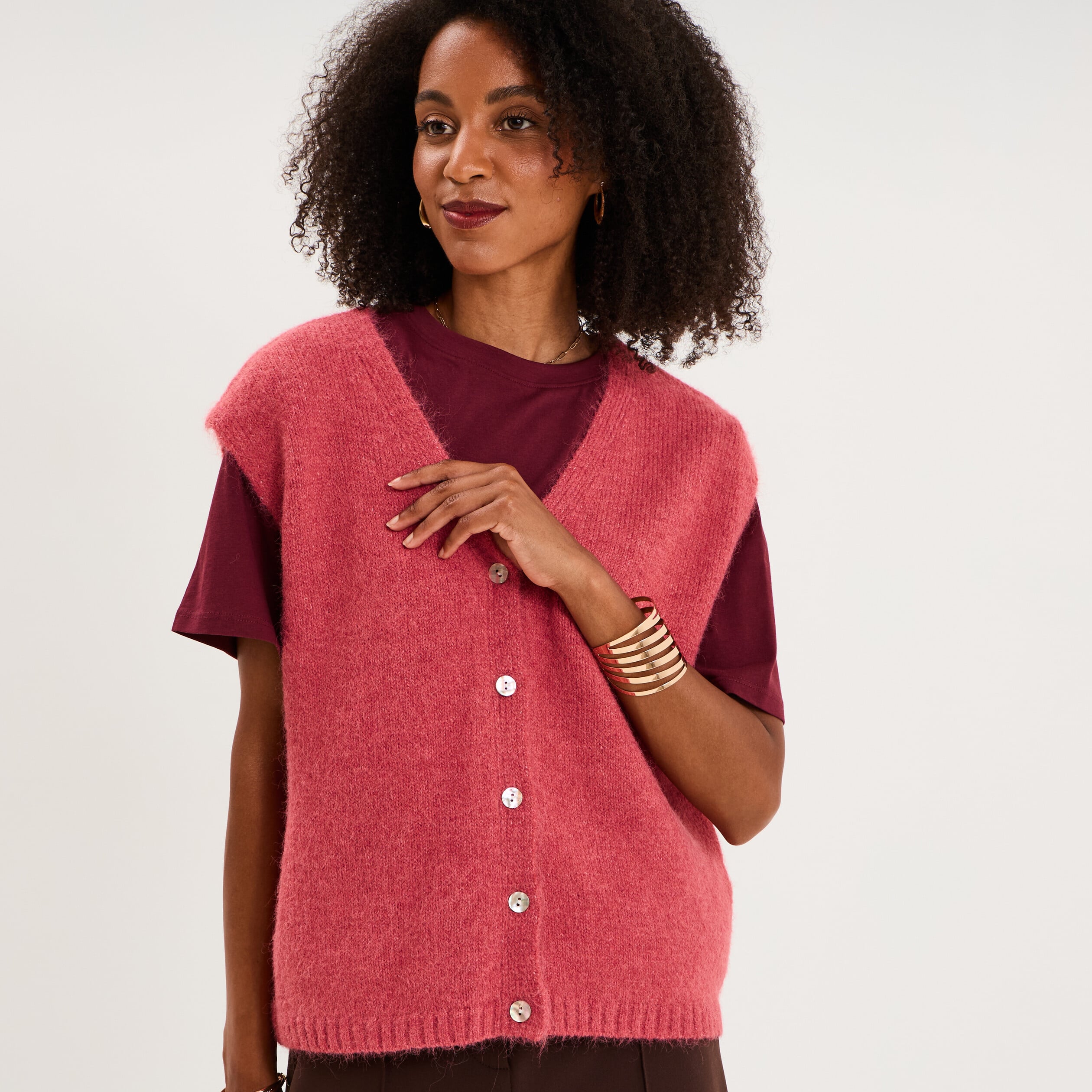 Gilet sans manches col V boutonn&eacute; rose cerise femme