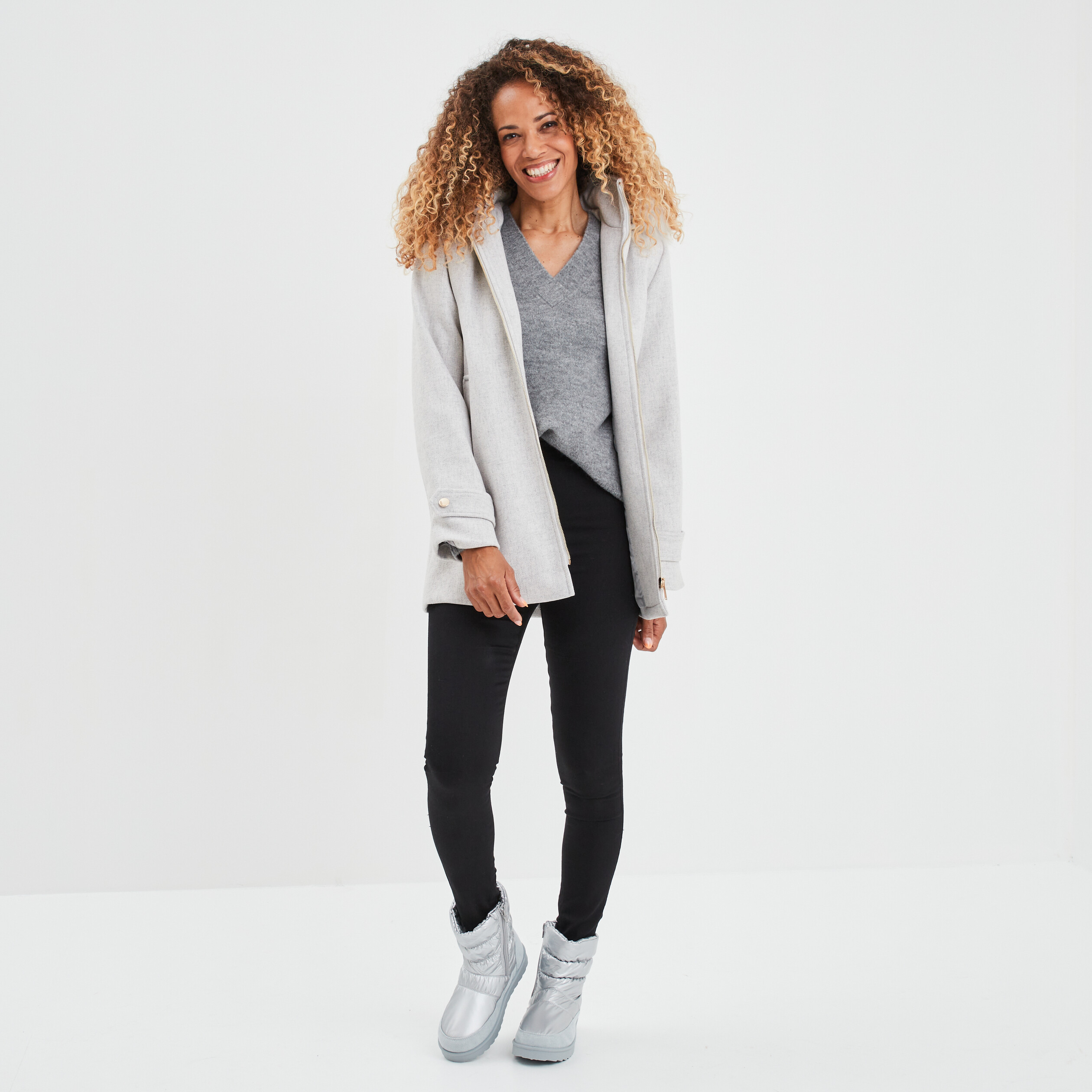 Pull col en V fentes aux côtés gris clair femme