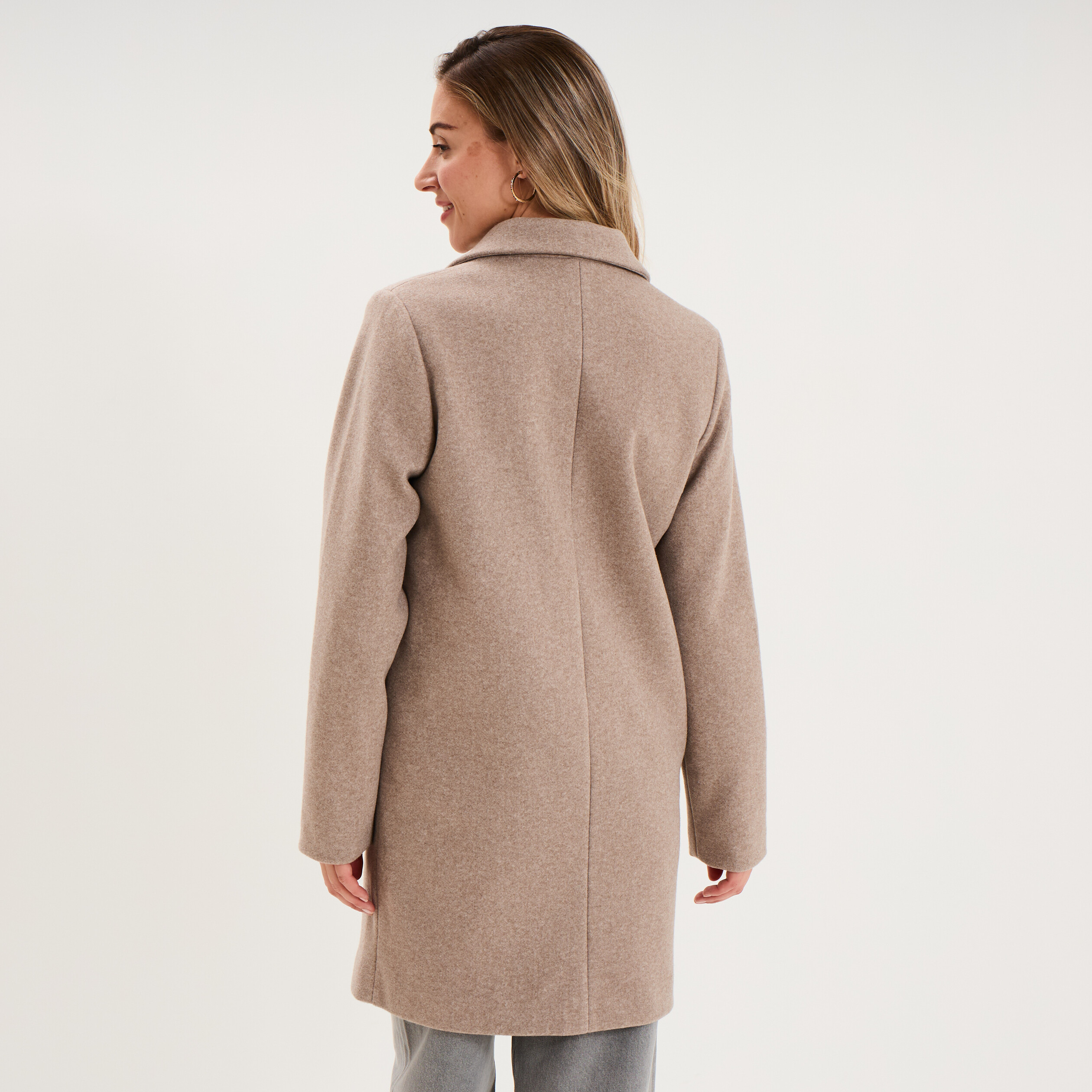 Manteau droit long boutonn&eacute; beige femme