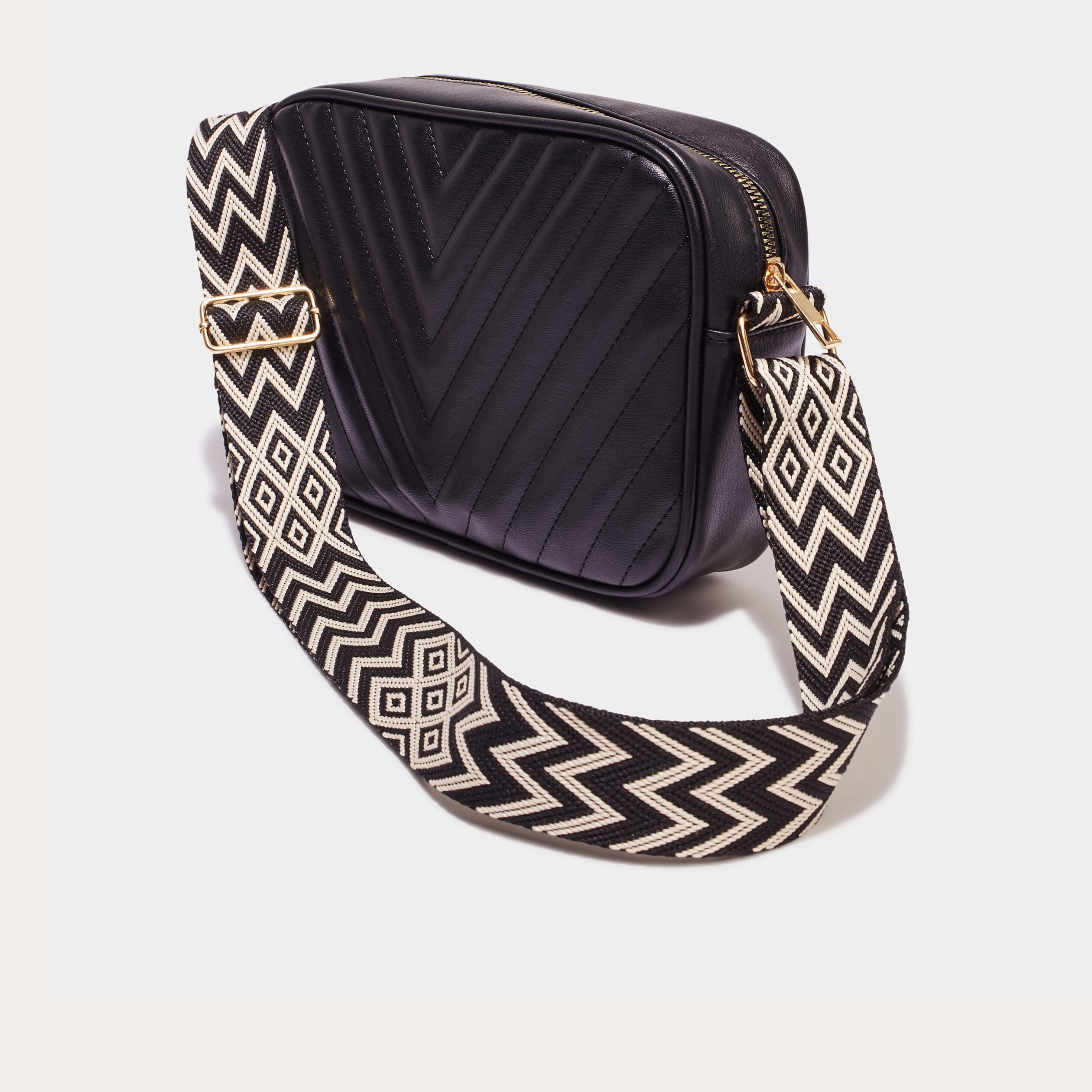 Sac bandouli&egrave;re matelass&eacute; noir femme