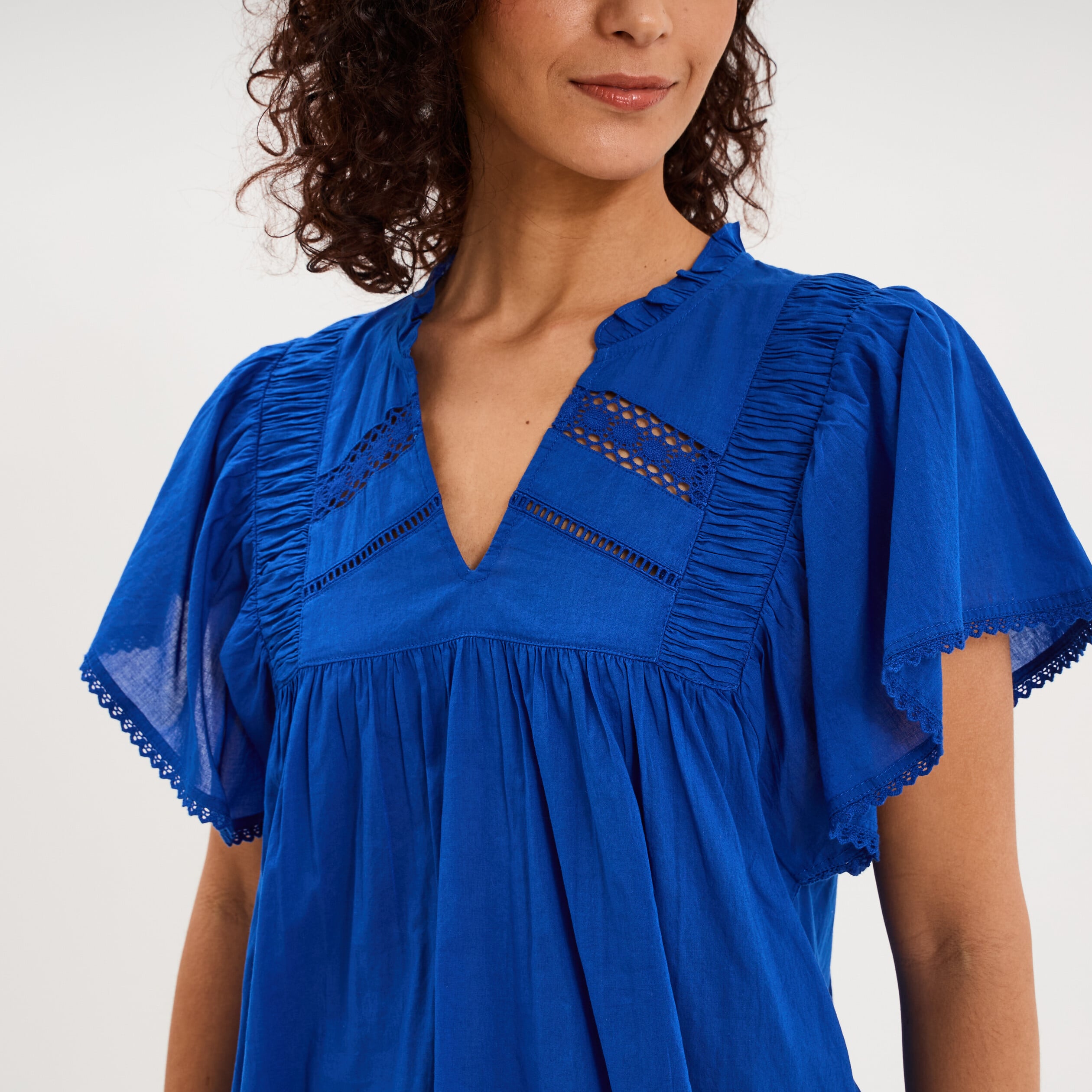Blouse fluide l&eacute;g&egrave;re avec volants coton bleu electrique femme