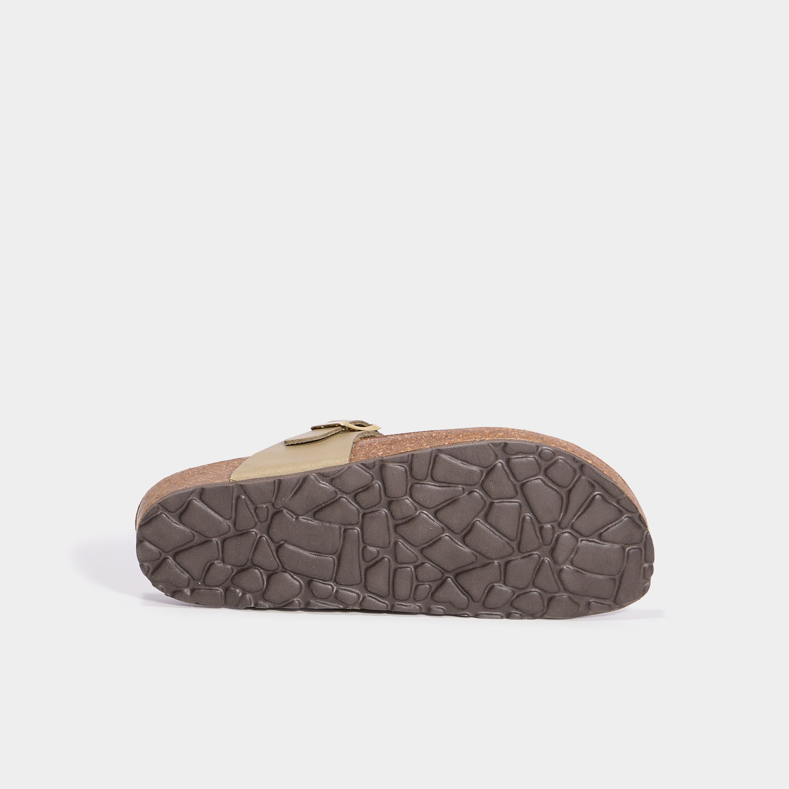 mules plates perforees en cuir vert kaki femme Mules plates perforées en cuir vert kaki femme