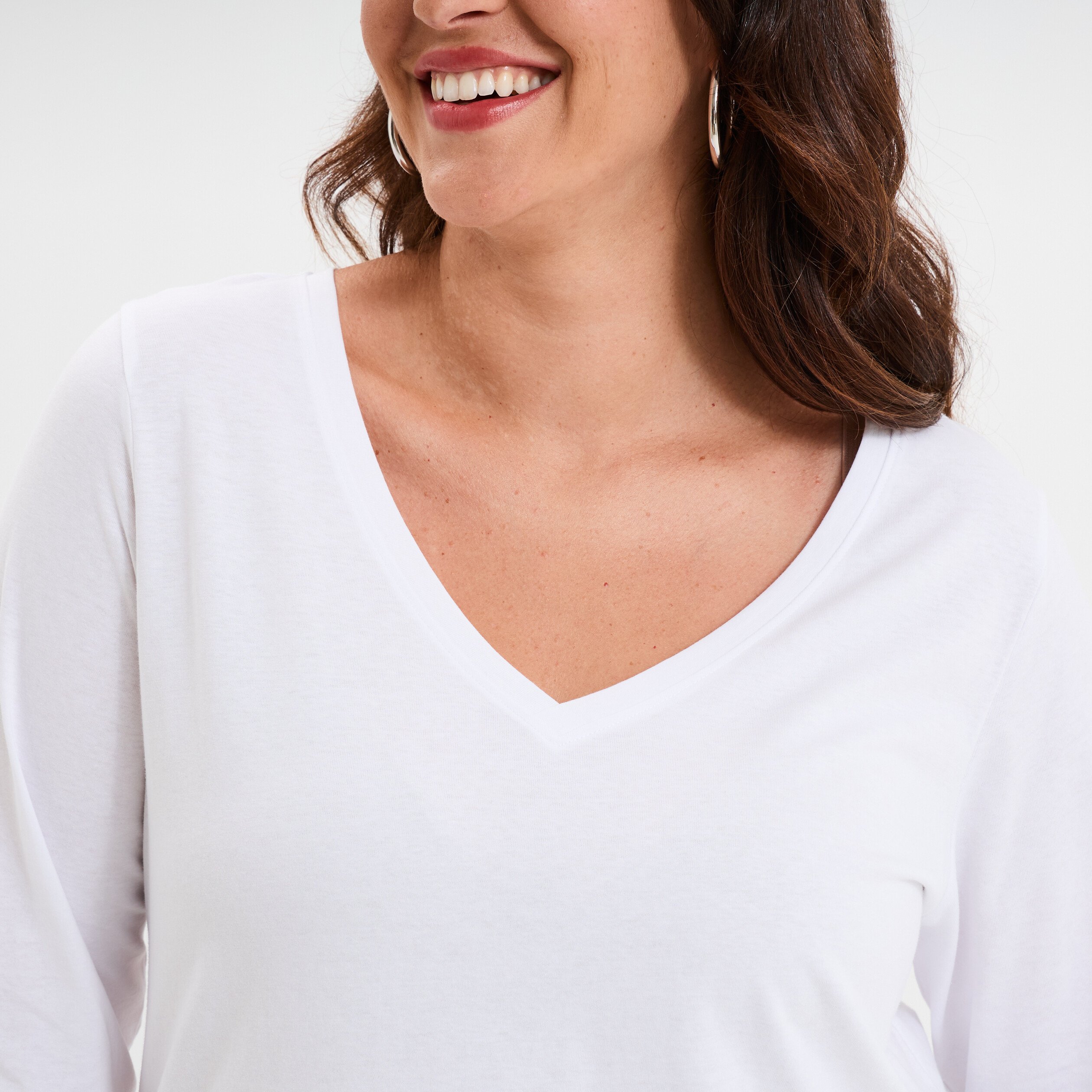t shirt col en v manches longues coton blanc femmegt T-shirt col en V manches longues coton blanc femme grande taille