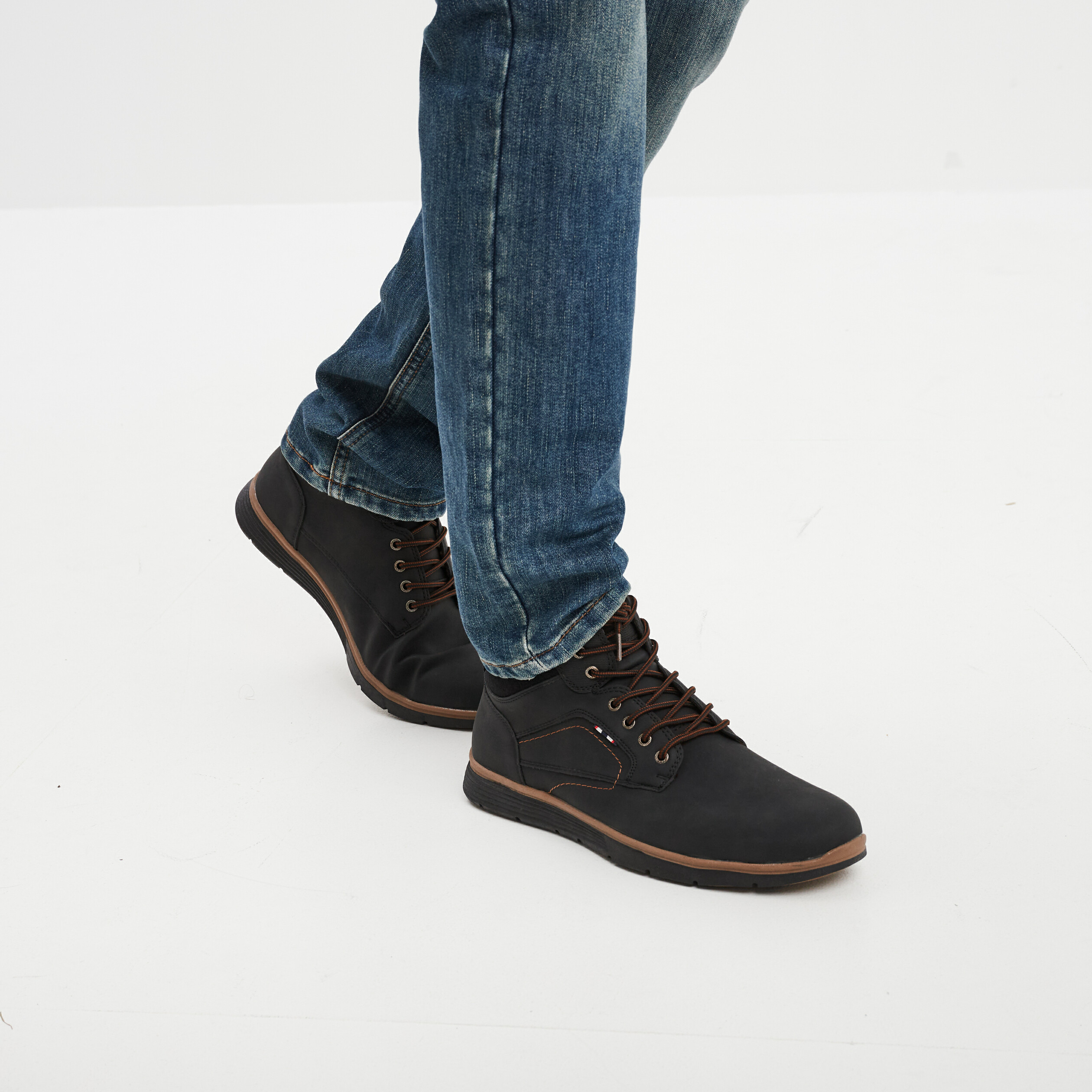 Bottines montantes &agrave; lacets noir homme
