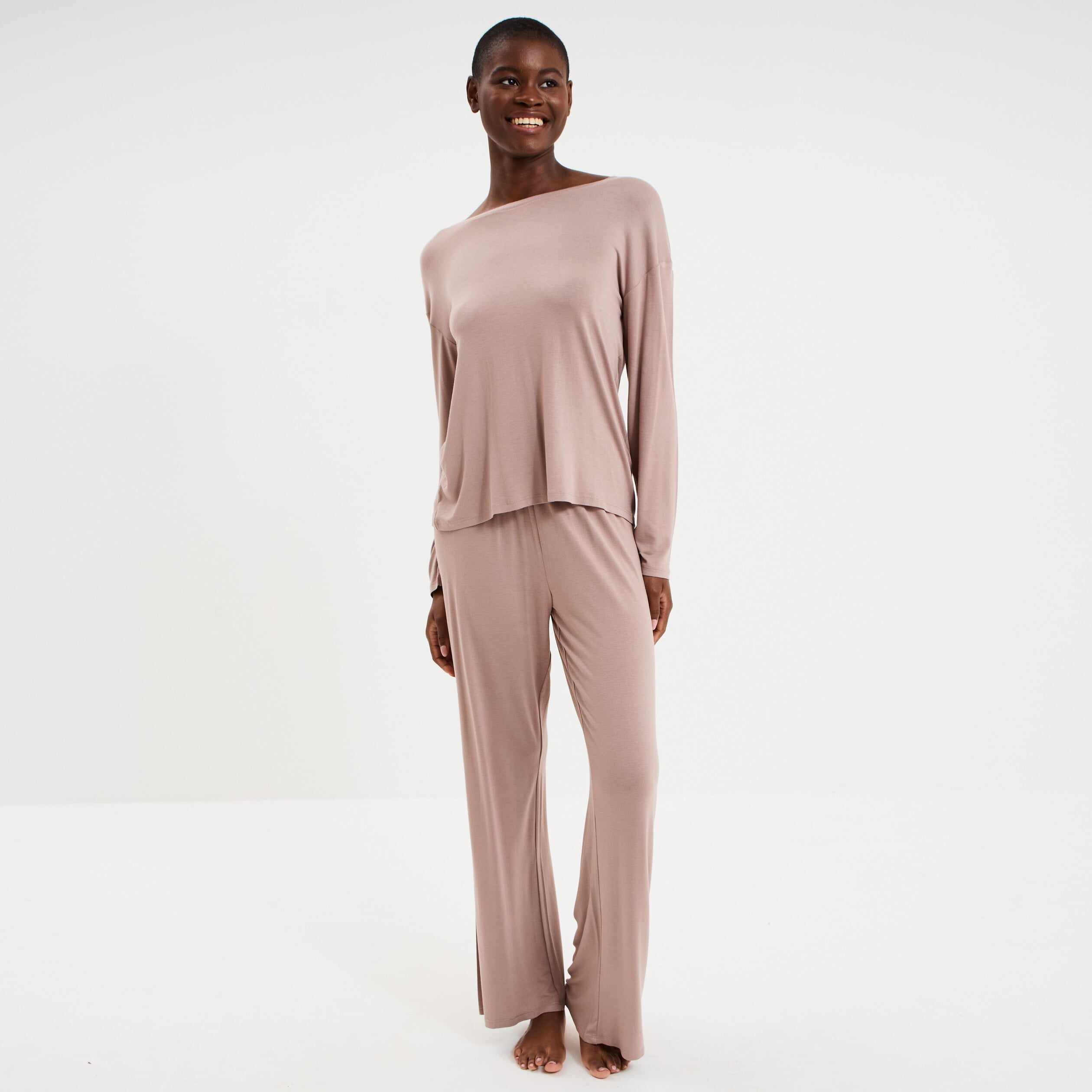 Ensemble pyjama t-shirt et pantalon marron clair femme