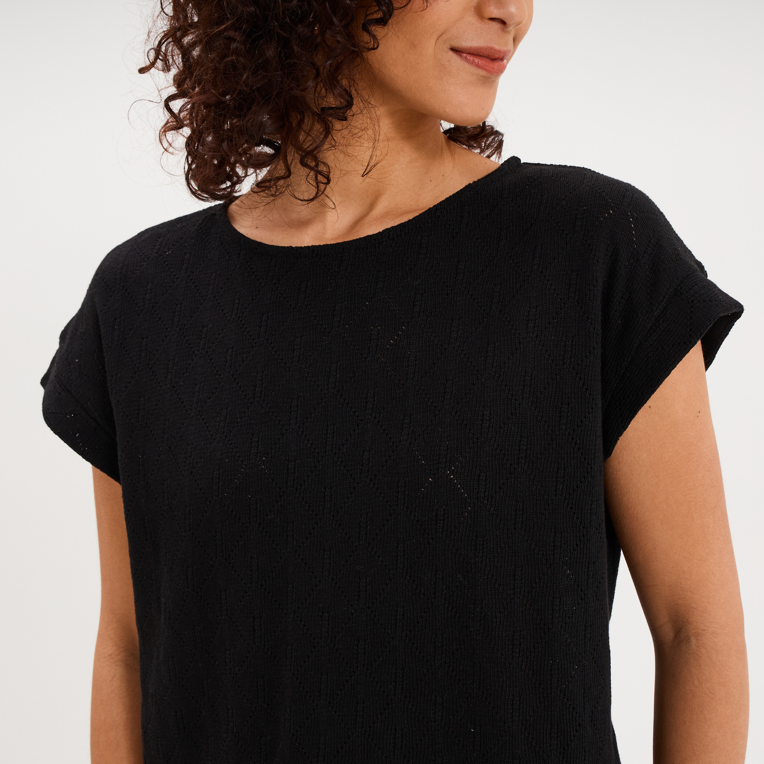 T-shirt ajour&eacute; manches courtes noir femme