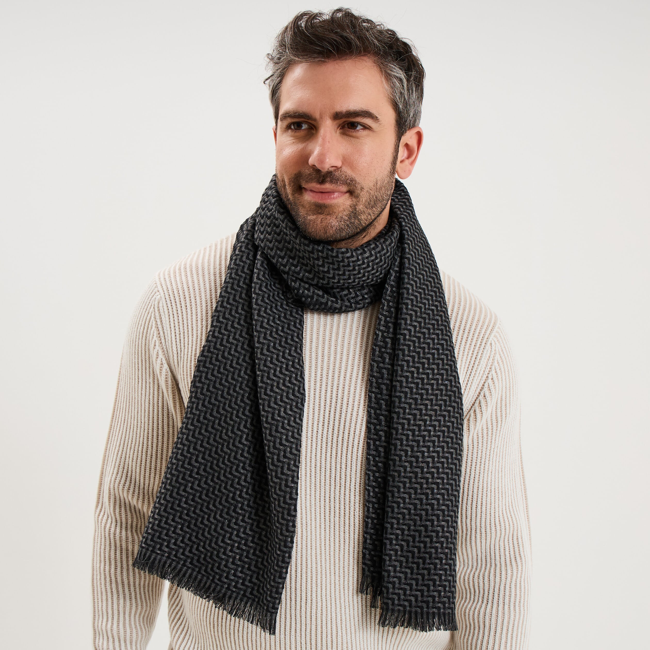 Foulard rectangulaire avec bords franges noir homme