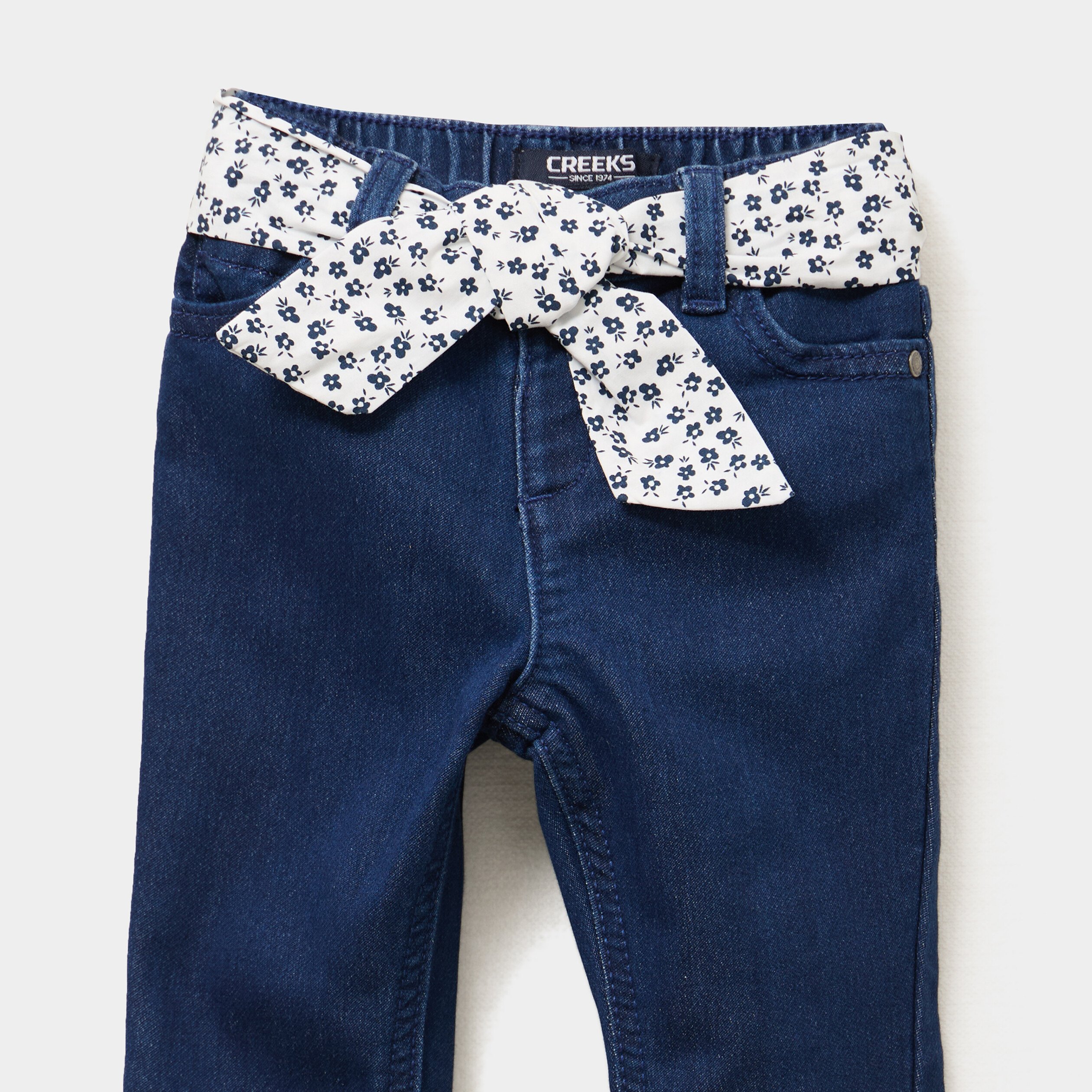 jeans ceinture foulard bleu fonce bebef Jeans ceinture foulard bleu foncé bébé fille
