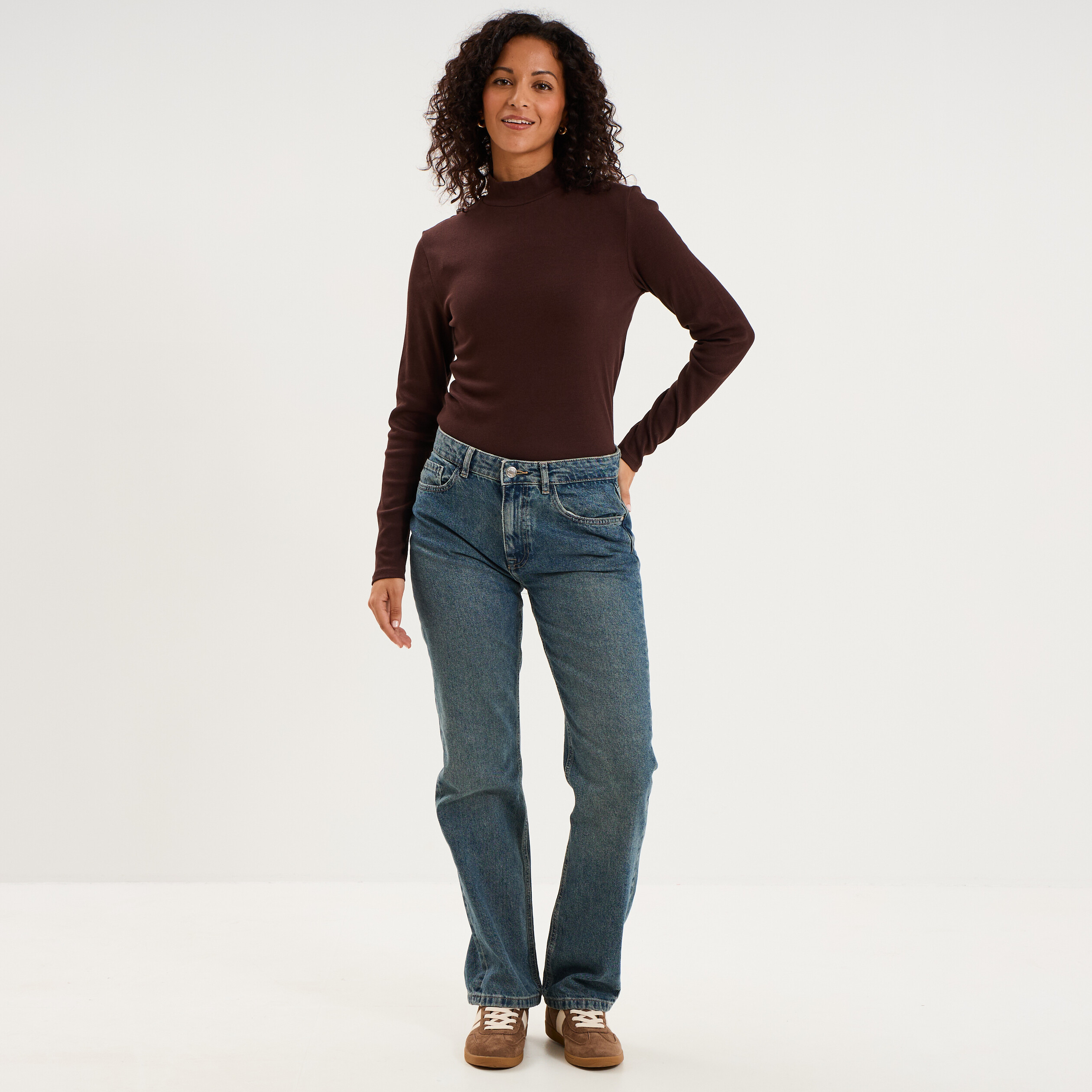 T-shirt ajust&eacute; col montant marron fonc&eacute; femme