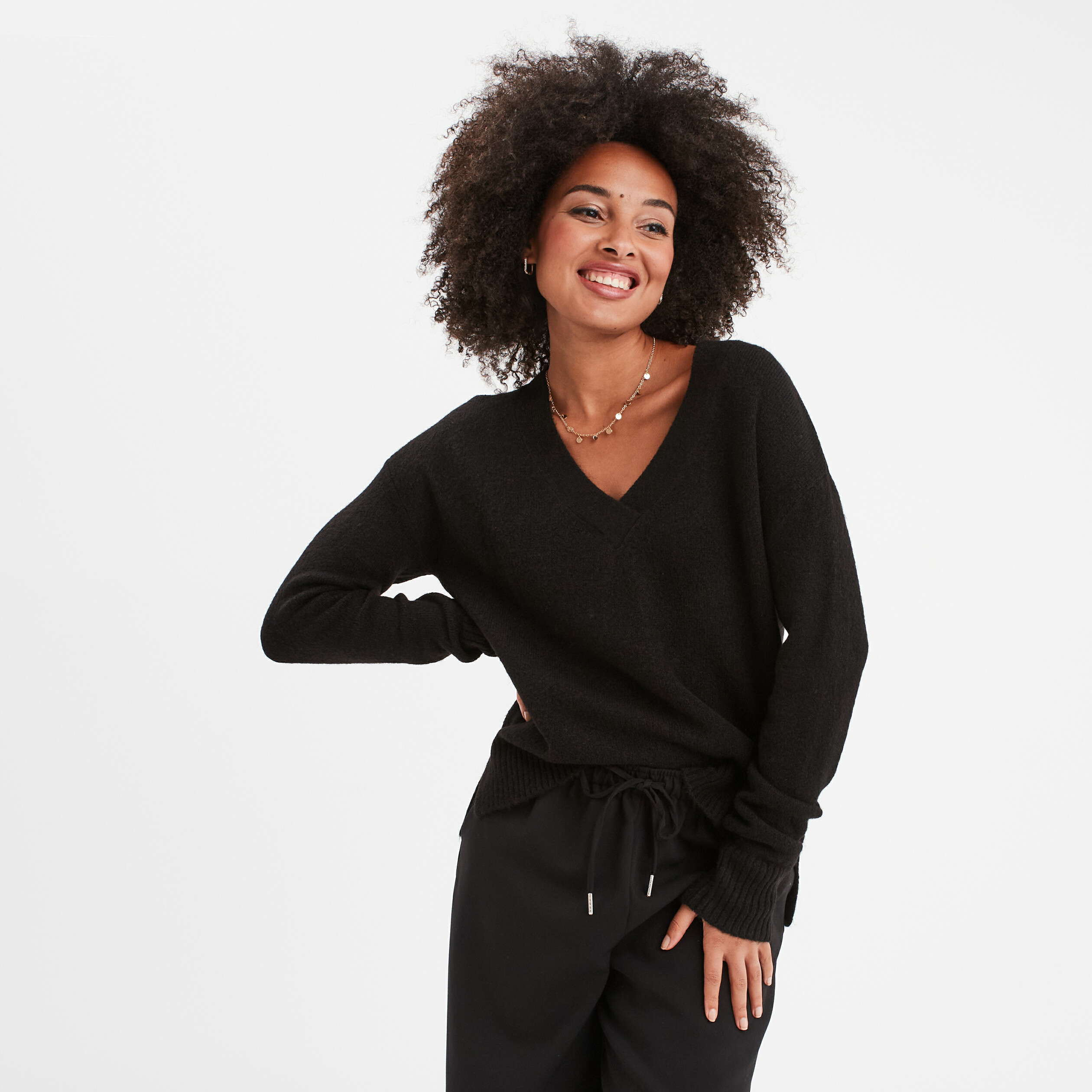 Pull droit ample col V fentes aux côtés noir femme | La Halle