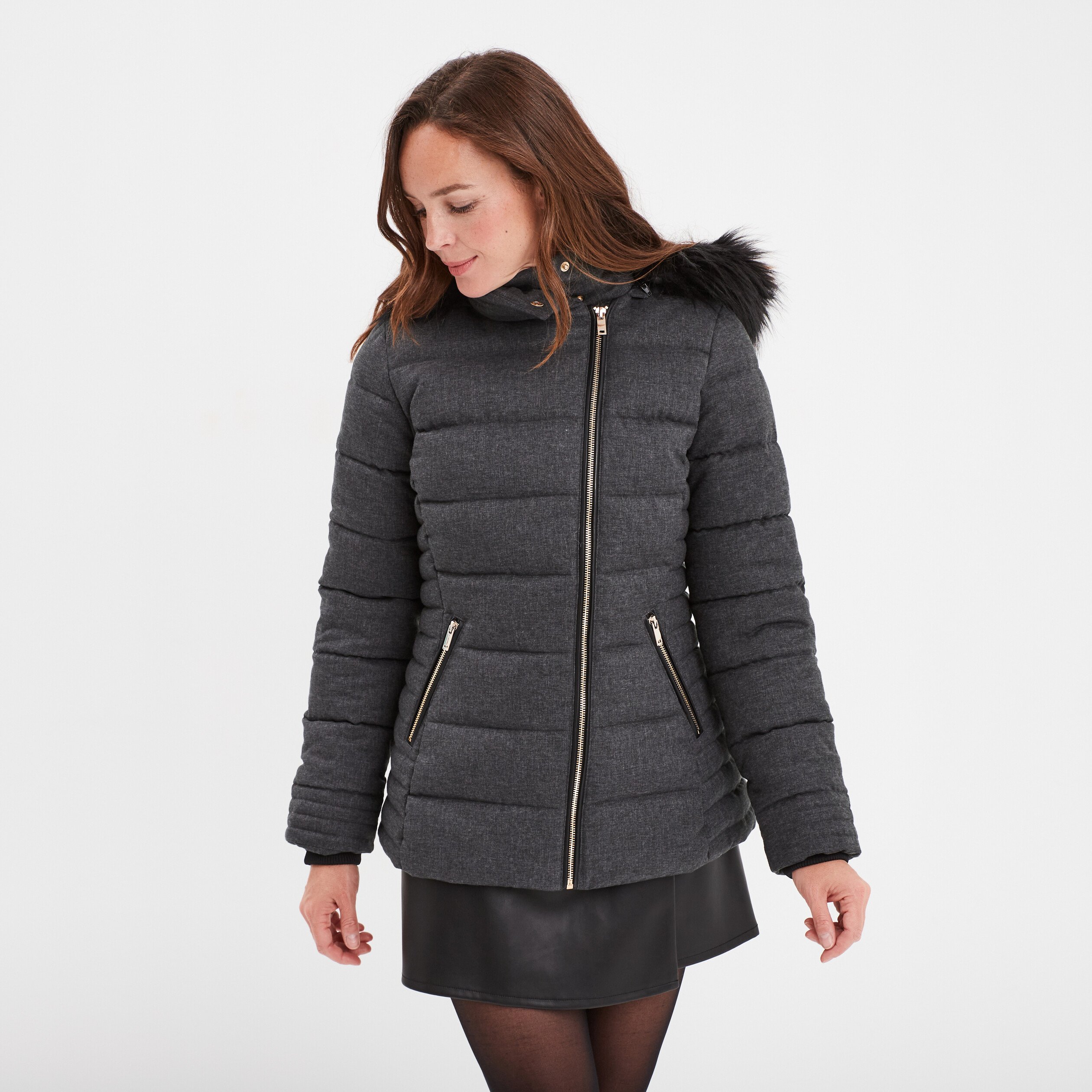 doudoune cintree a capuche amovible gris fonce femme Doudoune cintrée à capuche amovible gris foncé femme
