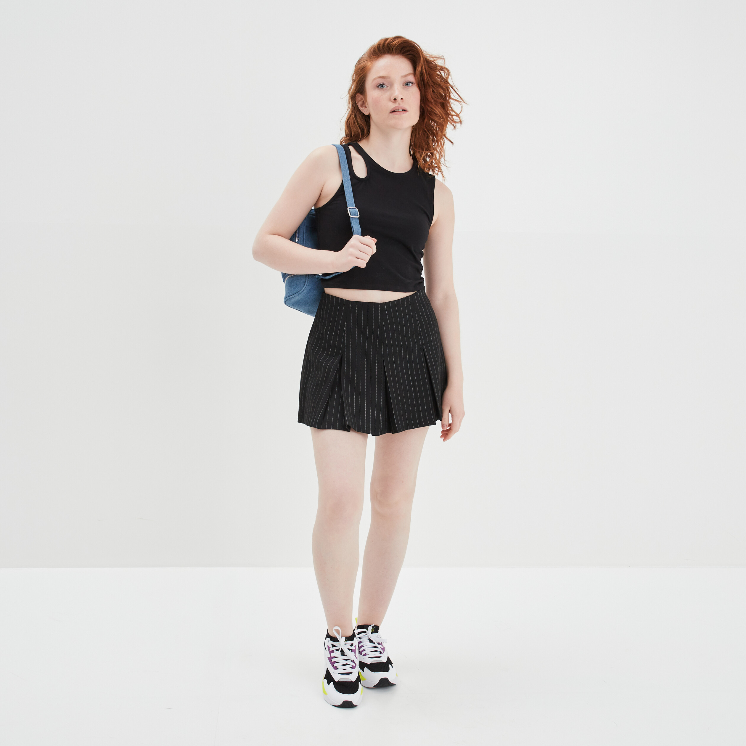 debardeur cropped ajuste avec ouverture noir femme Débardeur cropped ajusté avec ouverture noir femme