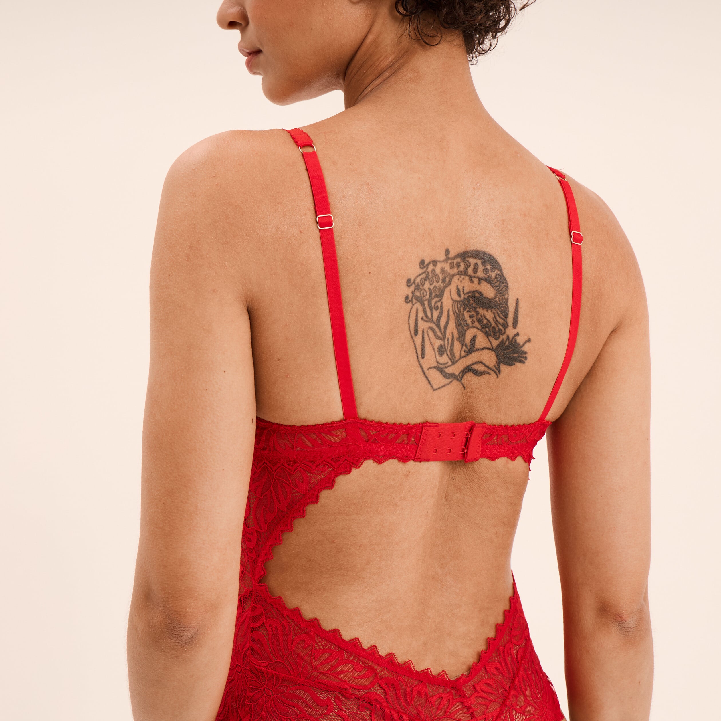 Body padd&eacute; dentelle avec la&ccedil;age rouge femme