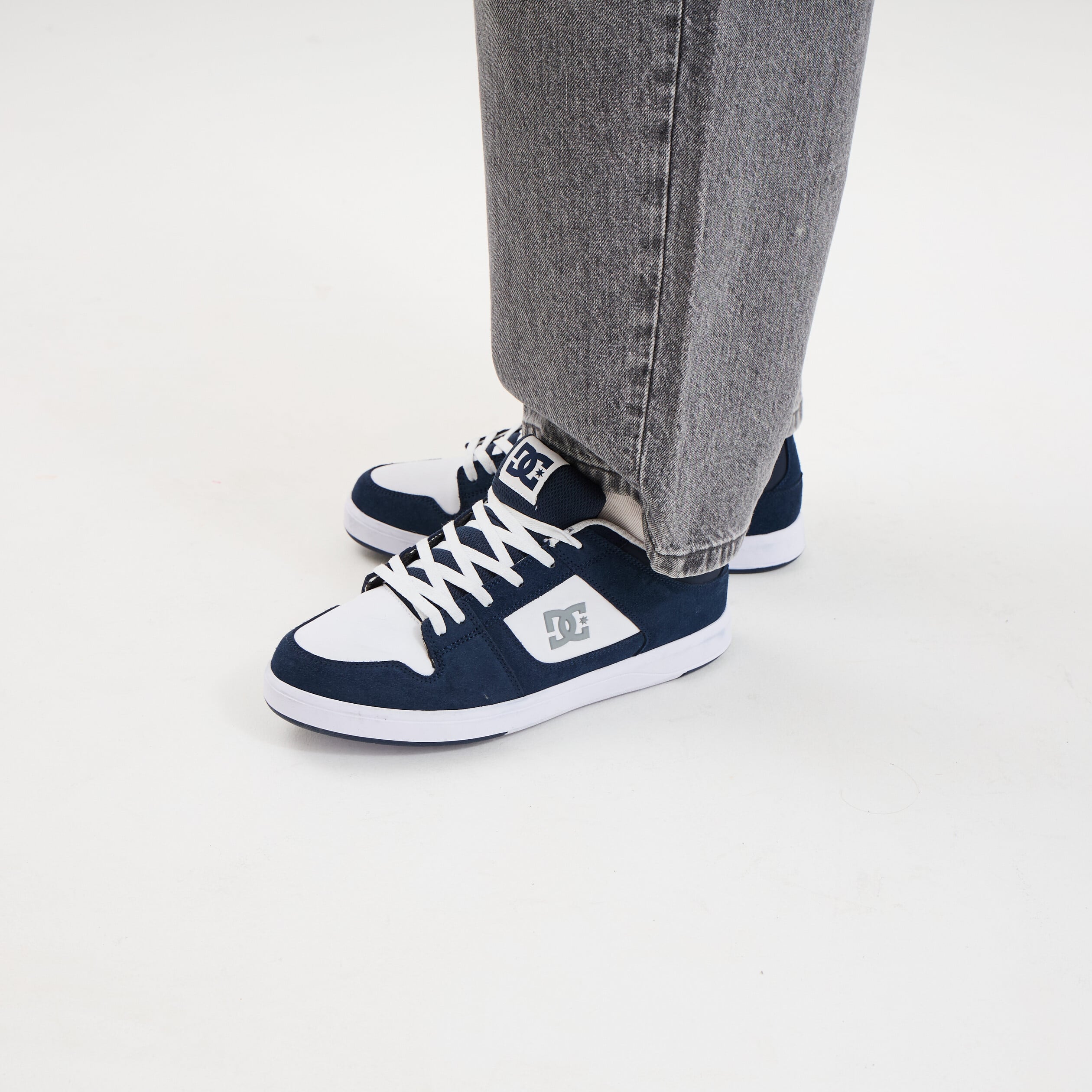 Baskets en cuir su&eacute;dine antid&eacute;rapantes bleu marine homme