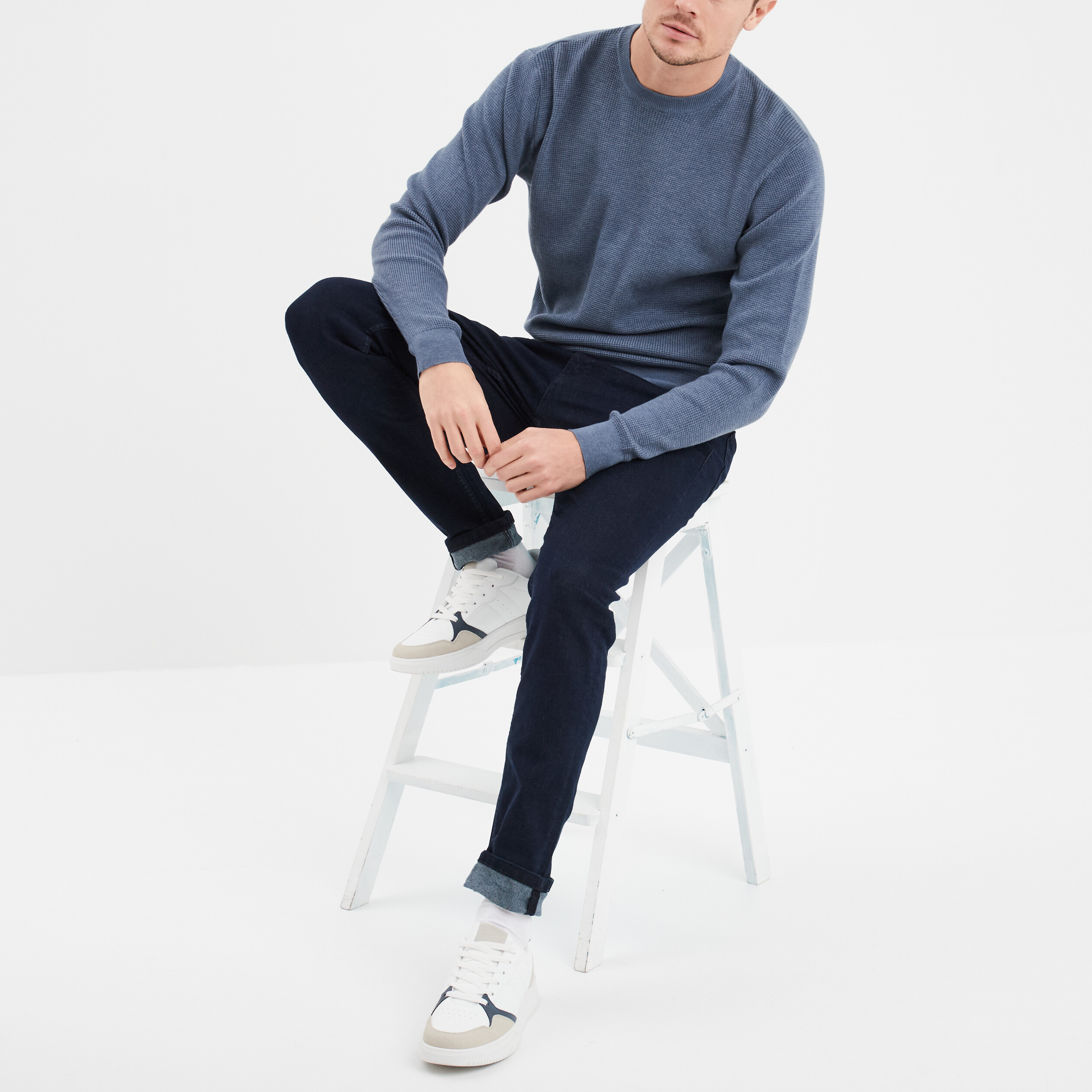 Pull en maille textur&eacute;e col rond bleu fonc&eacute; homme