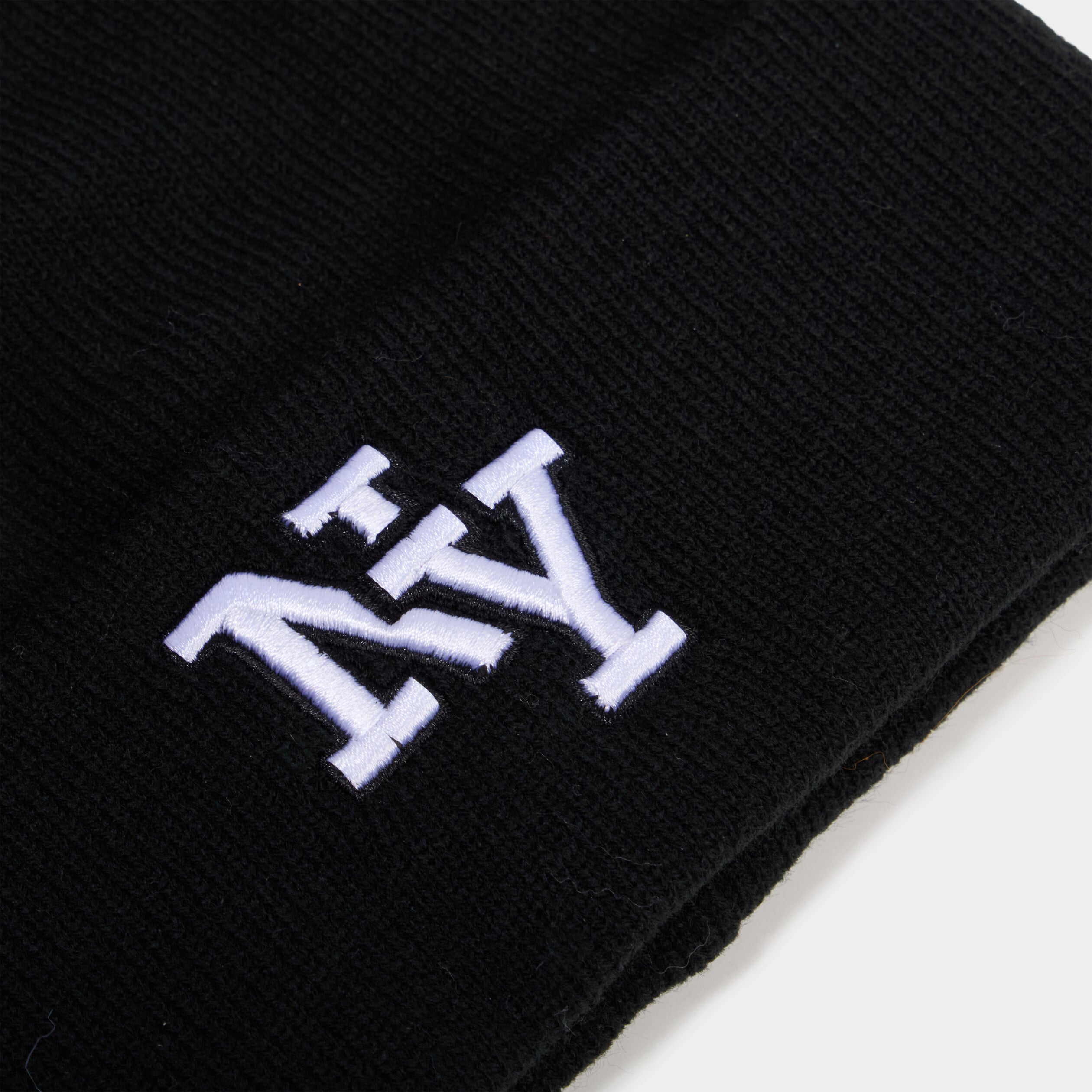 Bonnet lettres brod&eacute;es noir homme