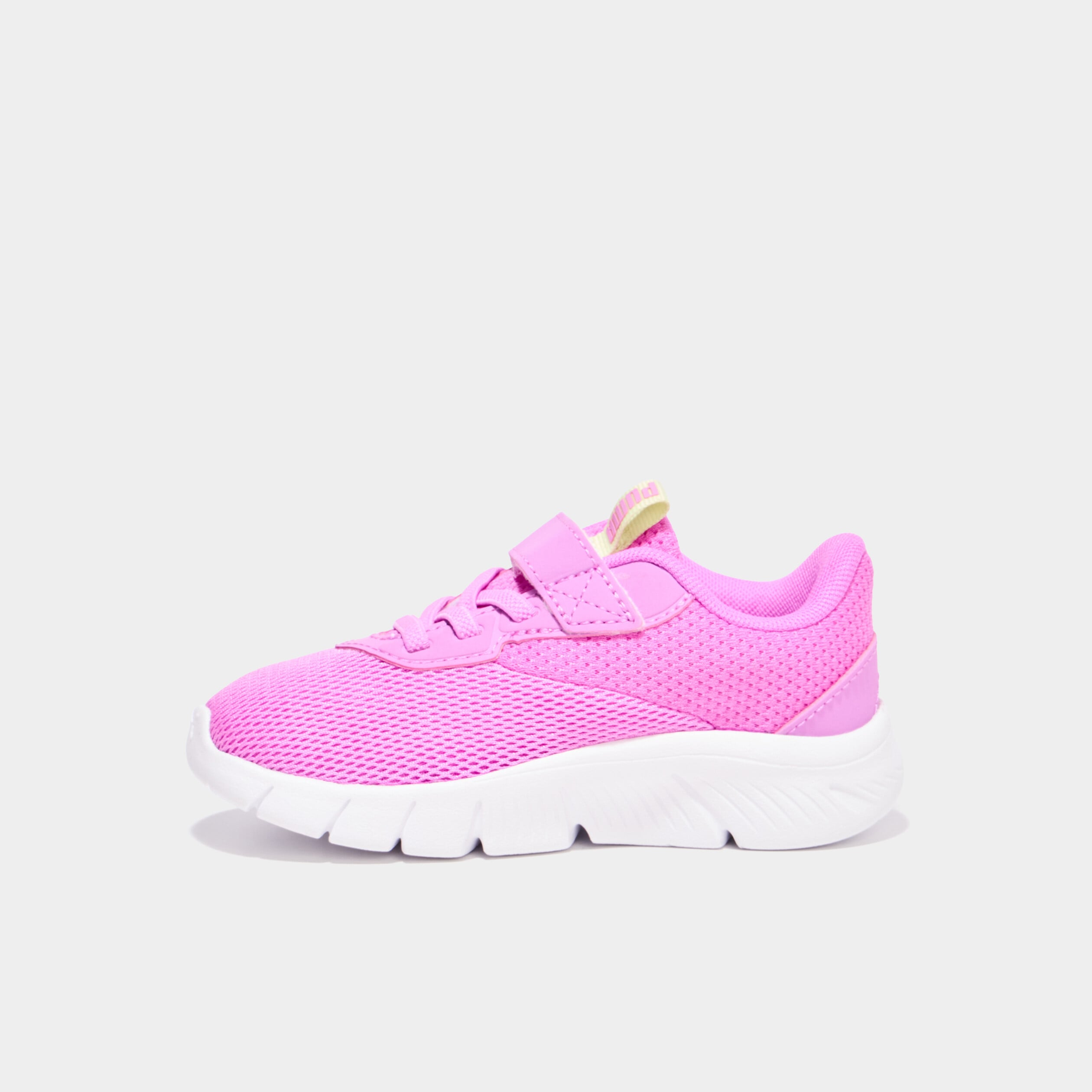 Baskets running scratchs Puma Flexfocus rose framboise fille
