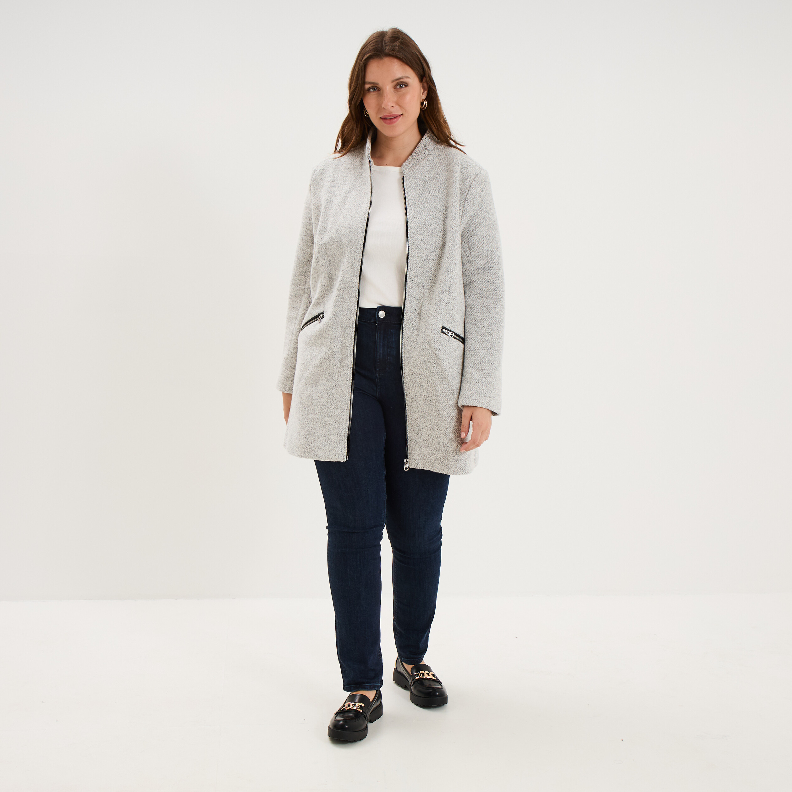 Manteau mi-long droit zipp&eacute; col mao gris clair femme grande taille