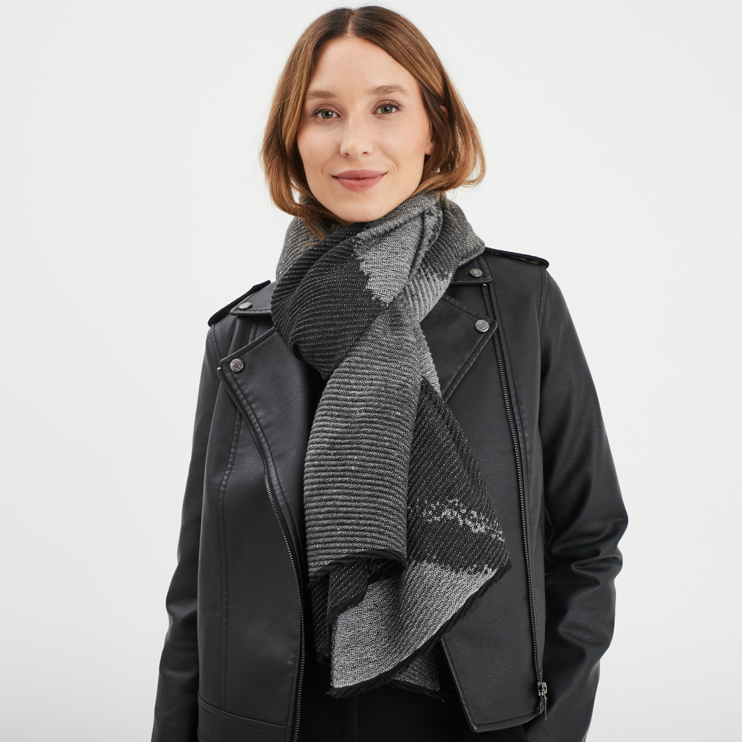 &Eacute;charpe fils m&eacute;tallis&eacute;s noir femme